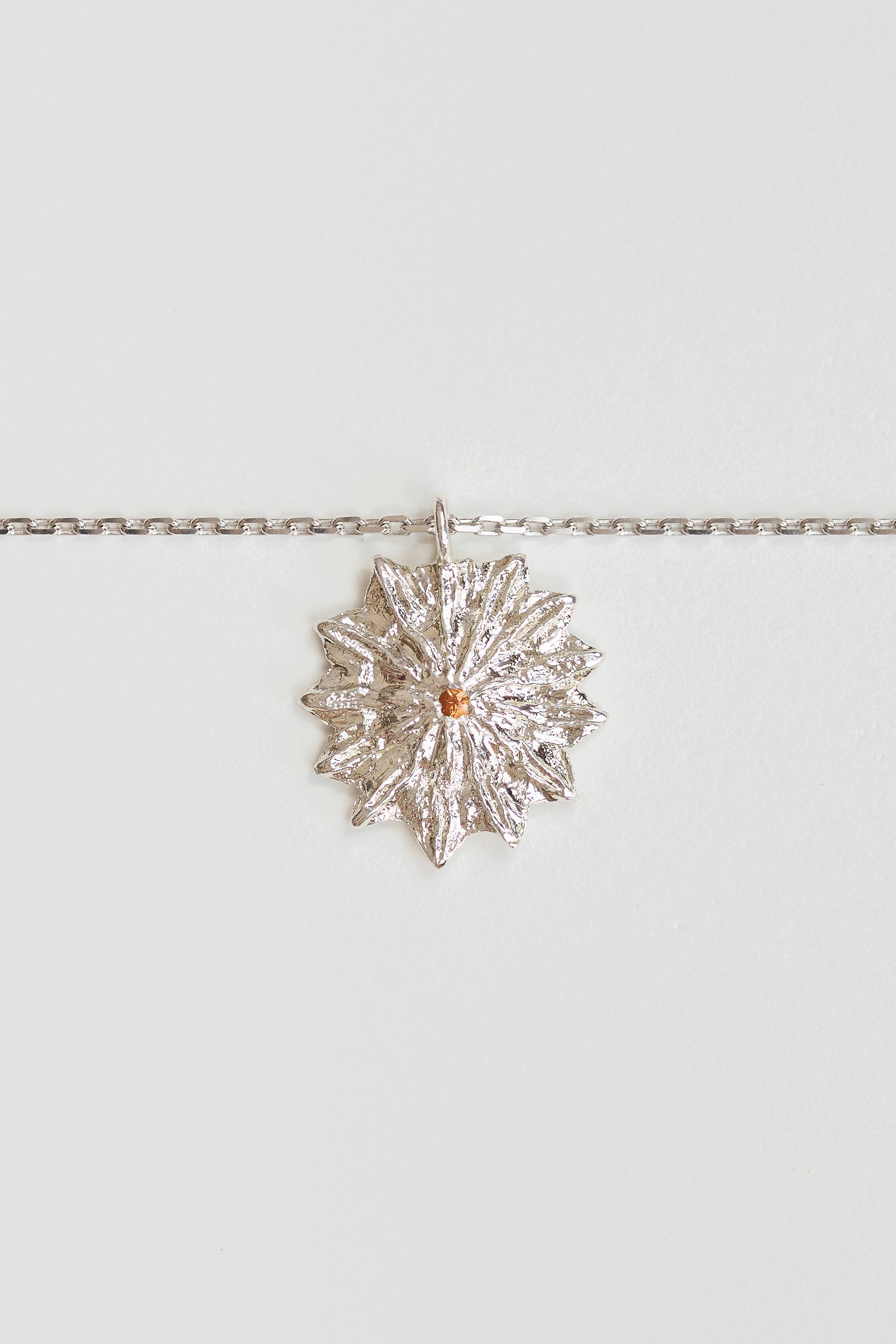 Packshot_Collier Solstice Argent & Saphir orange_packshot Margaux Toussaint_LD.jpg