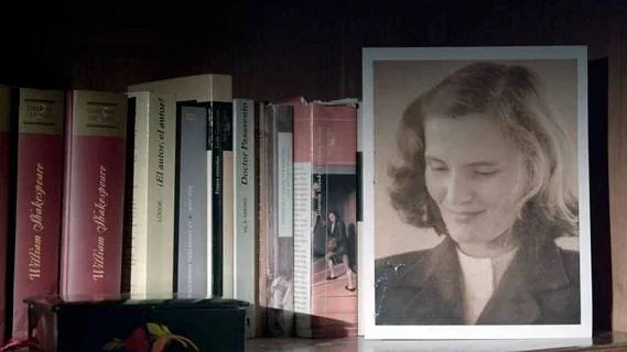 Carmen Laforet, el segundo retrato de mujer en el Ateneo