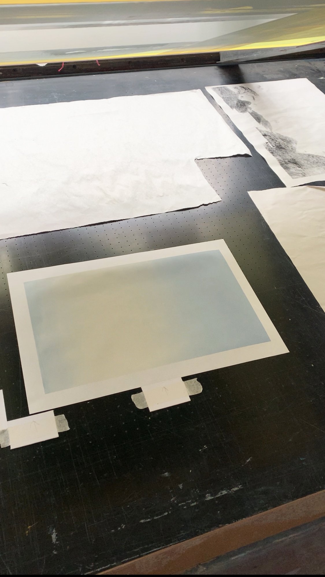sherrie-Leigh-Jones-screenprinting-a-gradient-with-a-split-fountain.jpg