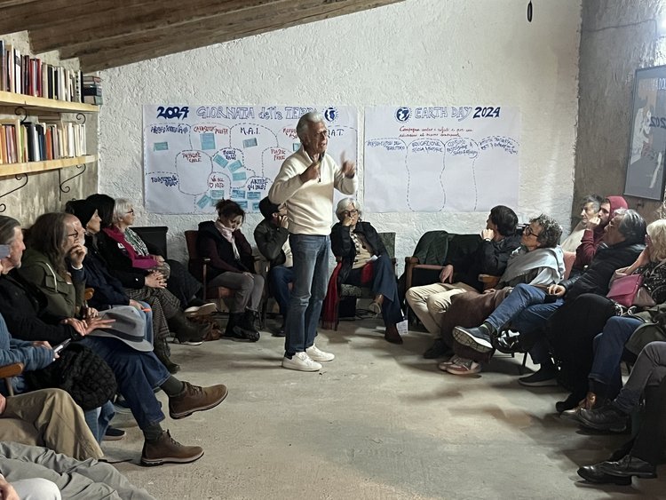 earthday+roundtable+enzo+speaking.jpg