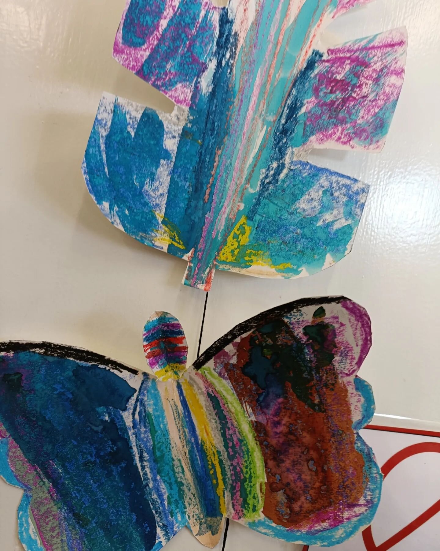 Stunning colourful rainforest creatures. The children had so much fun experimenting with painting and drawing processes!

#mixedmedia #kidspainting #artclub #afterschoolclub