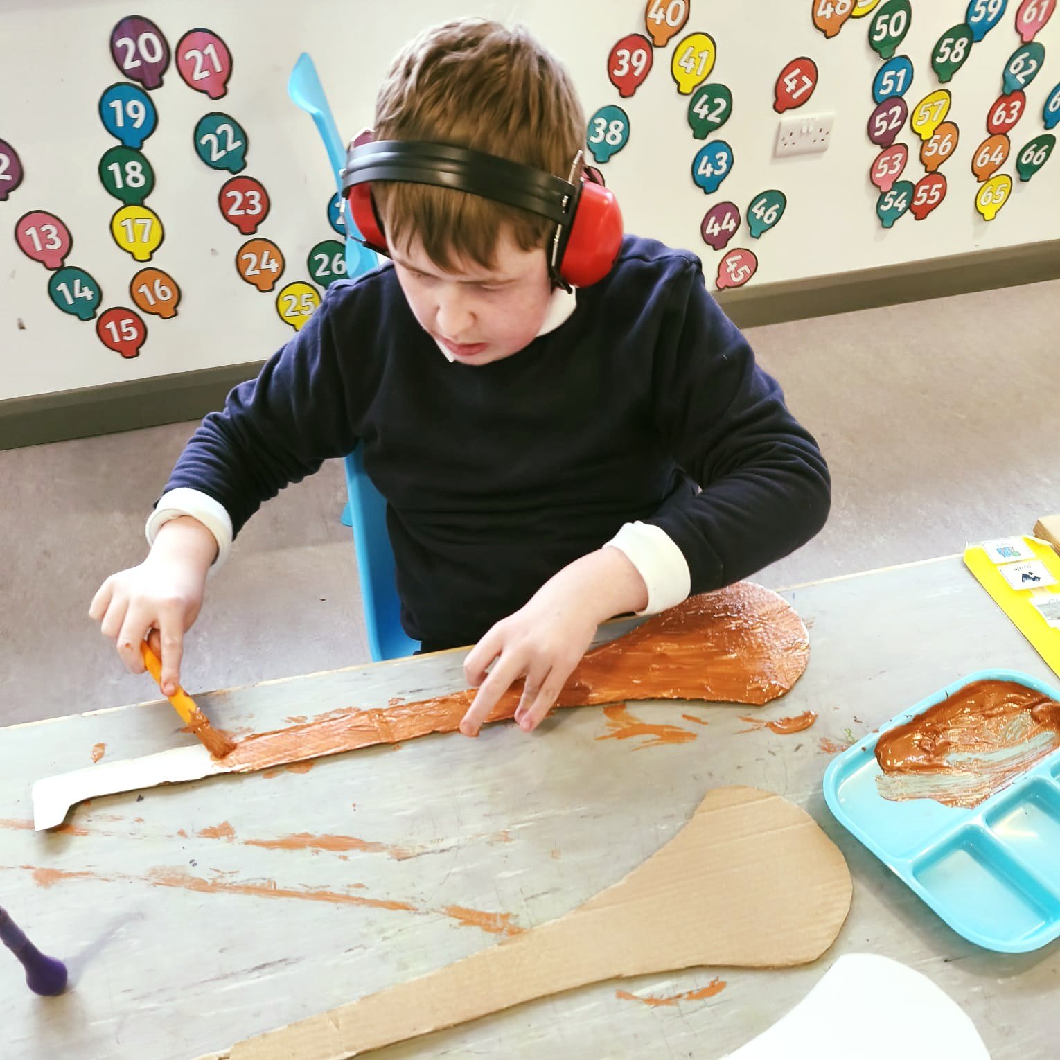 T&aacute; Seachtain na Gaeilge ann ☘ and to mark the occasion Ash Class explored one of our national sports: Hurling/Camogie. ⚾ Here's what they had to say about what they got up to:
Ash Class have been making a new tree for their door and, as hurley