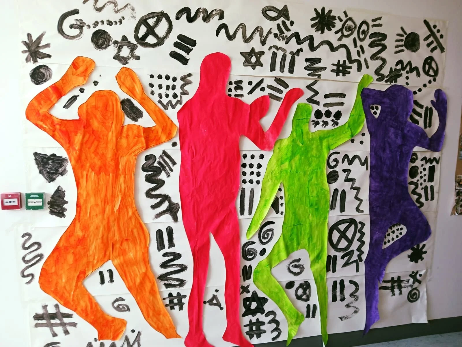 Ash Class have been learning about and exploring the work of artist Keith Haring recently and wanted to create some artwork inspired by his style. Pupils drew the outlines and painted their own silhouette, they then completed the doodles in the backg