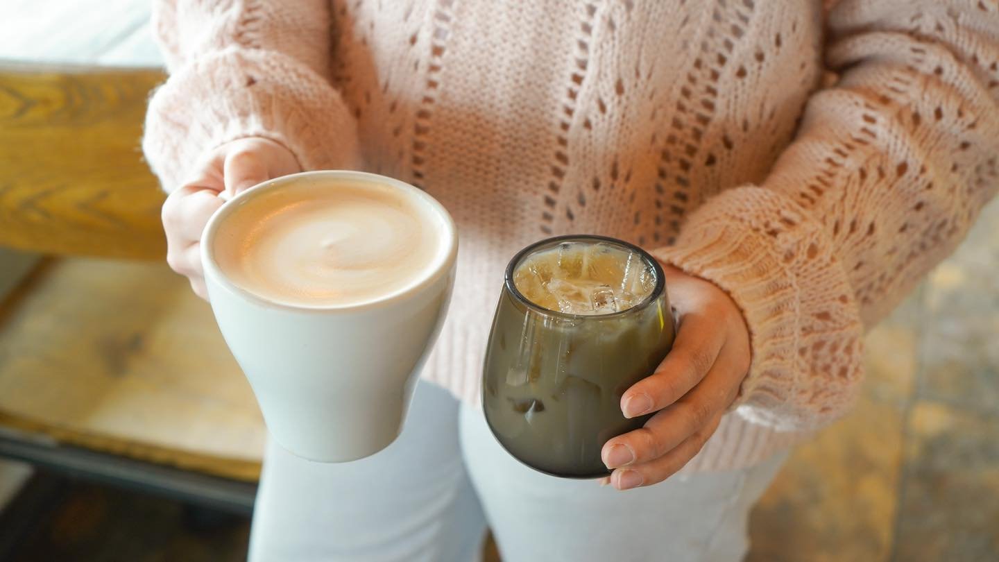 Feeling overwhelmed with the weather? Despite the conditions outside, the Lovely Londoner is the perfect pairing for a soothing pick me up. 

Whether you prefer it hot or iced, this seasonal special is our spin on a London Fog. With the combination o