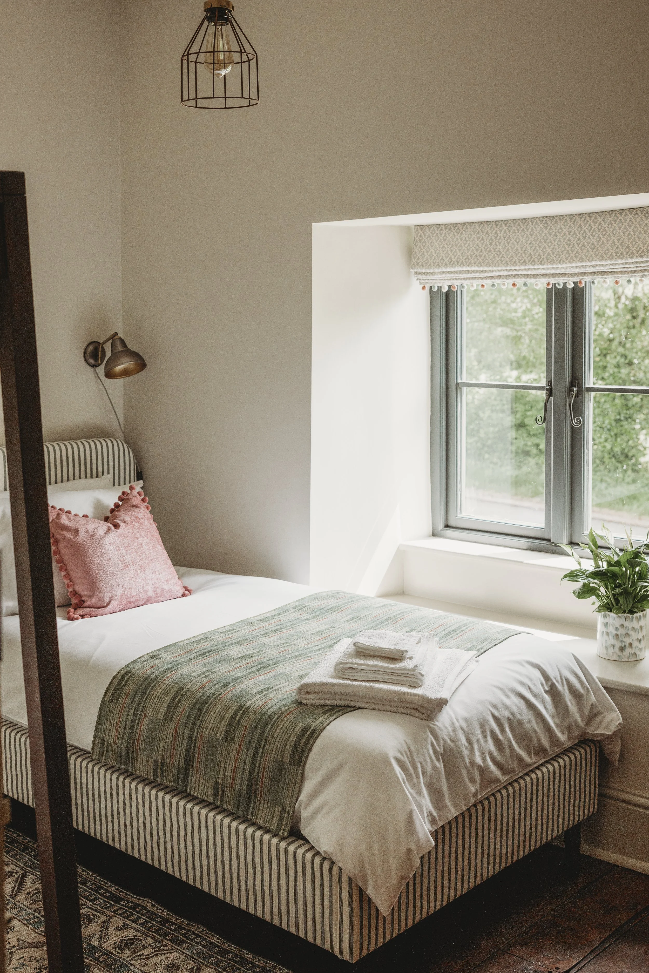 Tu Mawr single bedroom