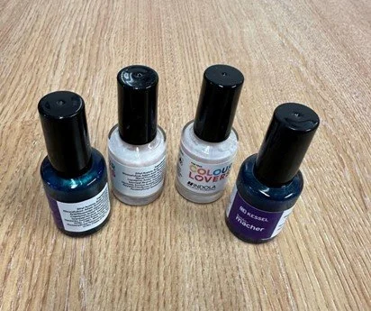 4 nail varnishes