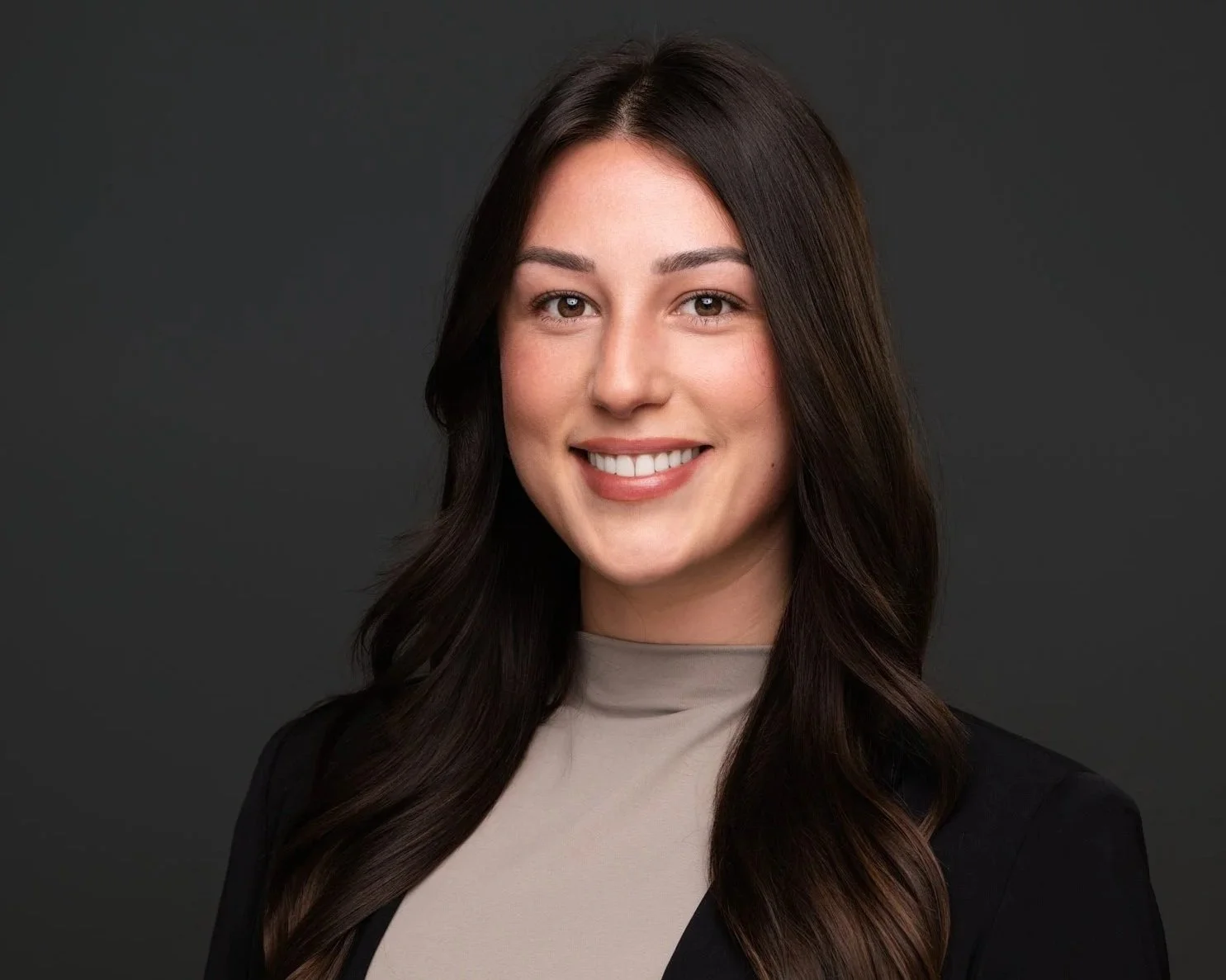 Headshot+Winnipeg+Woman+with+great+smile.jpg