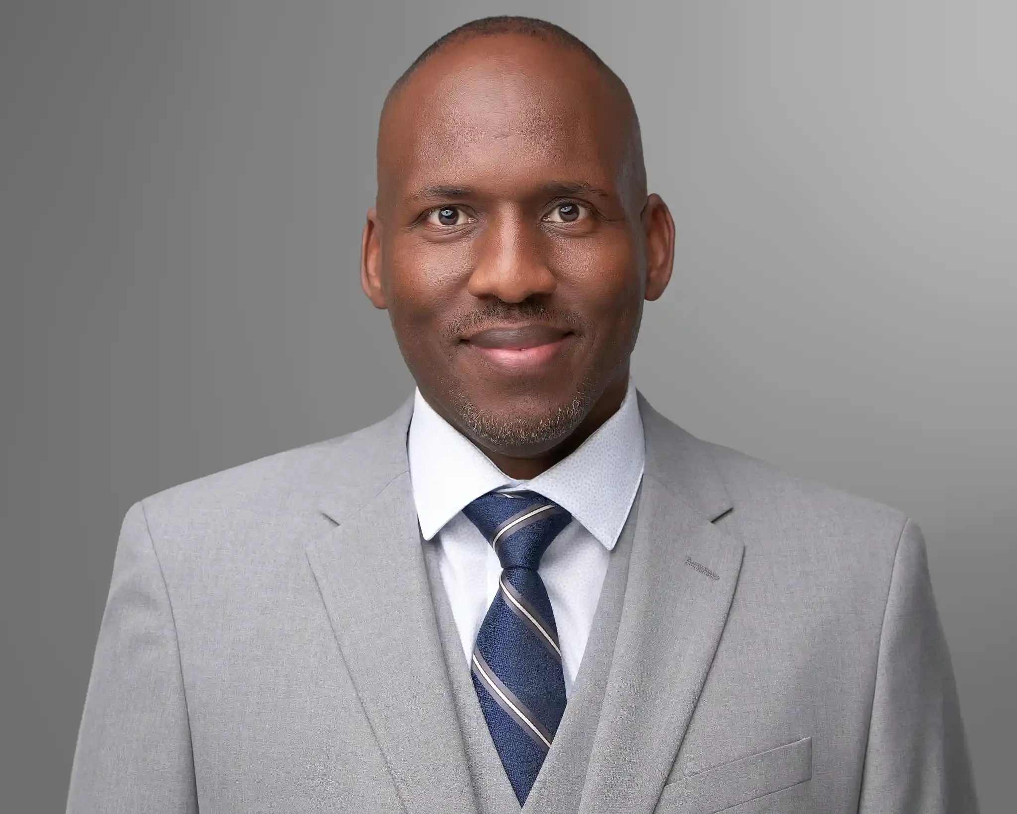 Winnipeg-Business-Headshot-Professional-Gray-Suit-204Photography.webp