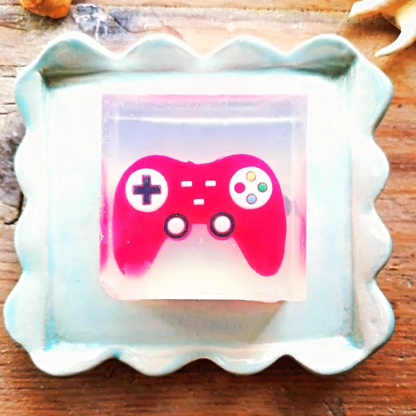 15% off all orders till midnight tonight! Chuckle Soaps are guaranteed - absolutely GUARANTEED - to raise a smile! So whether it's for your gaming obsessed tween who would totally appreciate a console in a soap, someone you love with one of our amazi