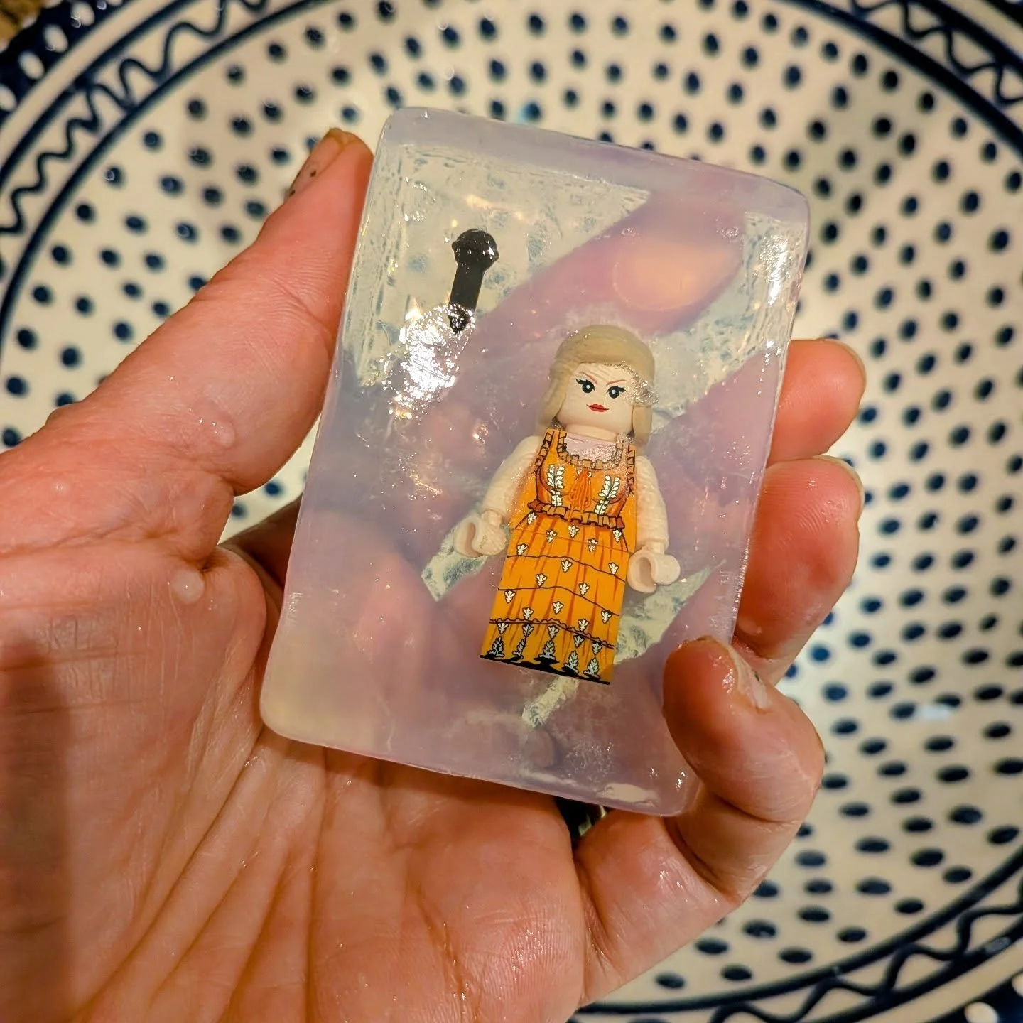 My morning soap today. Longing to share all our squillions of options and maybe the best way to do it is showing you the soaps we are using in our house!
This is just one of the Swifty soaps we have - which total up 6 options these days. Sonic you ha