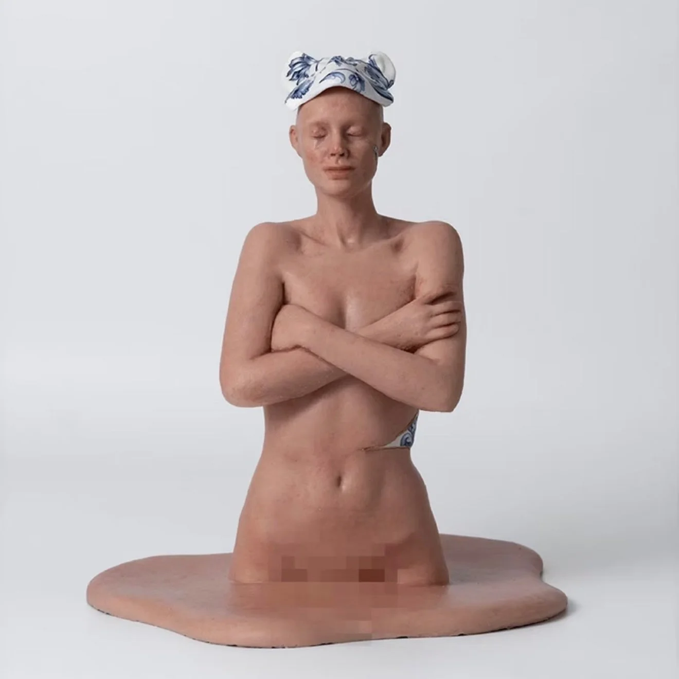 Embarking on a journey in art and design in Istanbul, Turkey, the path was enriched with education and work experiences from around the world. The passion for art was founded during studies in Painting and Sculpture at Istanbul Avni Akyol Fine Arts H