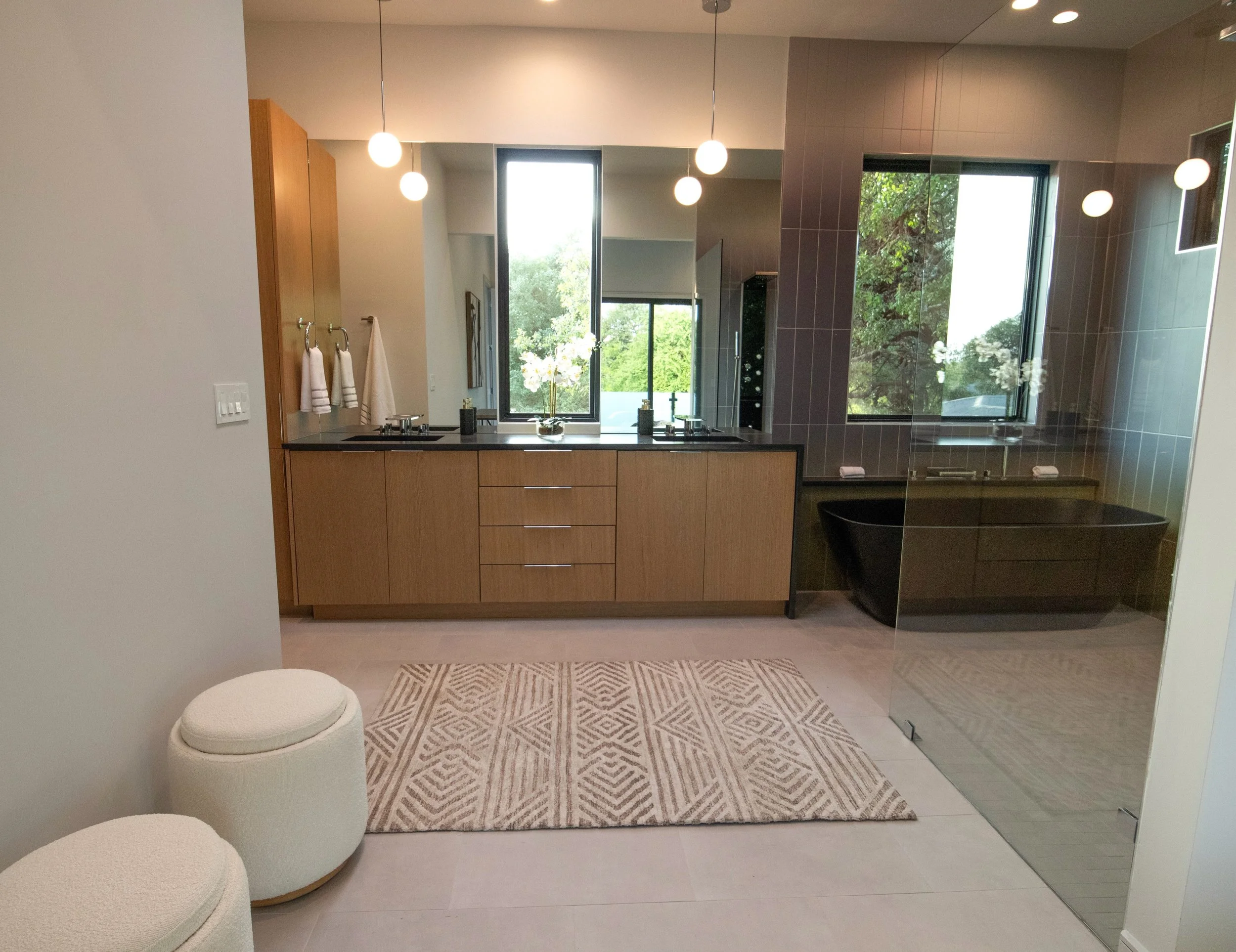 Bathrooms need staging too! One of our favorite primary bath designs by @360constructionatx 

Want a quote? You can reach us by calling (512) 663-3950 or emailing info@socostaging.com. 

#atx #staging #design #primarybath