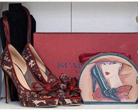Another easy-peasy way to glam up your closet is to throw in a few pretty little boxes. I often use old shoe boxes and/or snazzy little boxes like the one in this picture. It serves the dual purpose of jazzing up the shelf/cubby, while providing nift