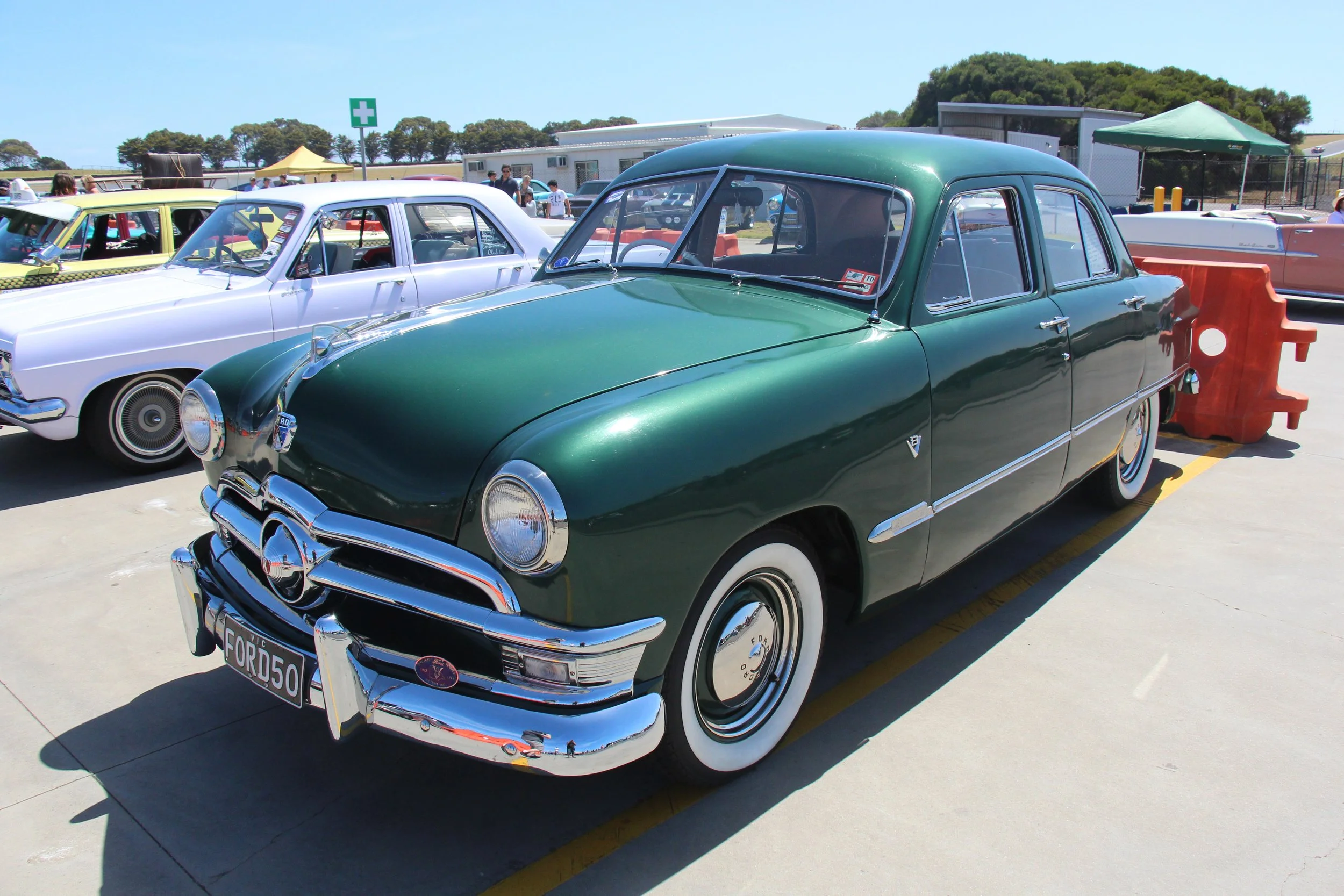 GE002_07-ford-custom-sedan.jpg