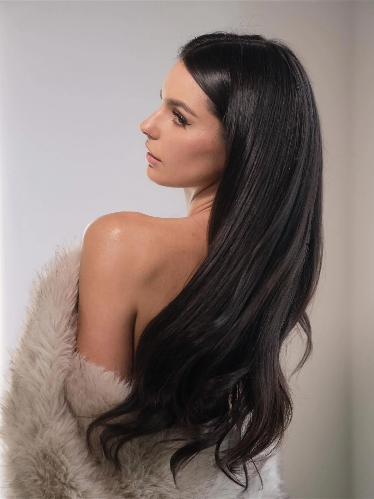 A collaboration that should definitely happen again. 
WINTER &lsquo;25 ft the lovely Rikki Steranka 🪩❄️🤍

@honeycombhairyqr
@ginettehallmakeupartist 
@rikkiteed