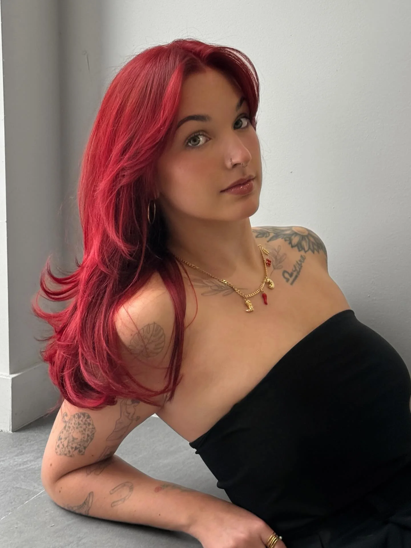 We can&rsquo;t get over this colour on @kamithecolourist by @laurendickie.hair 🍒❤️📌🚨🔥