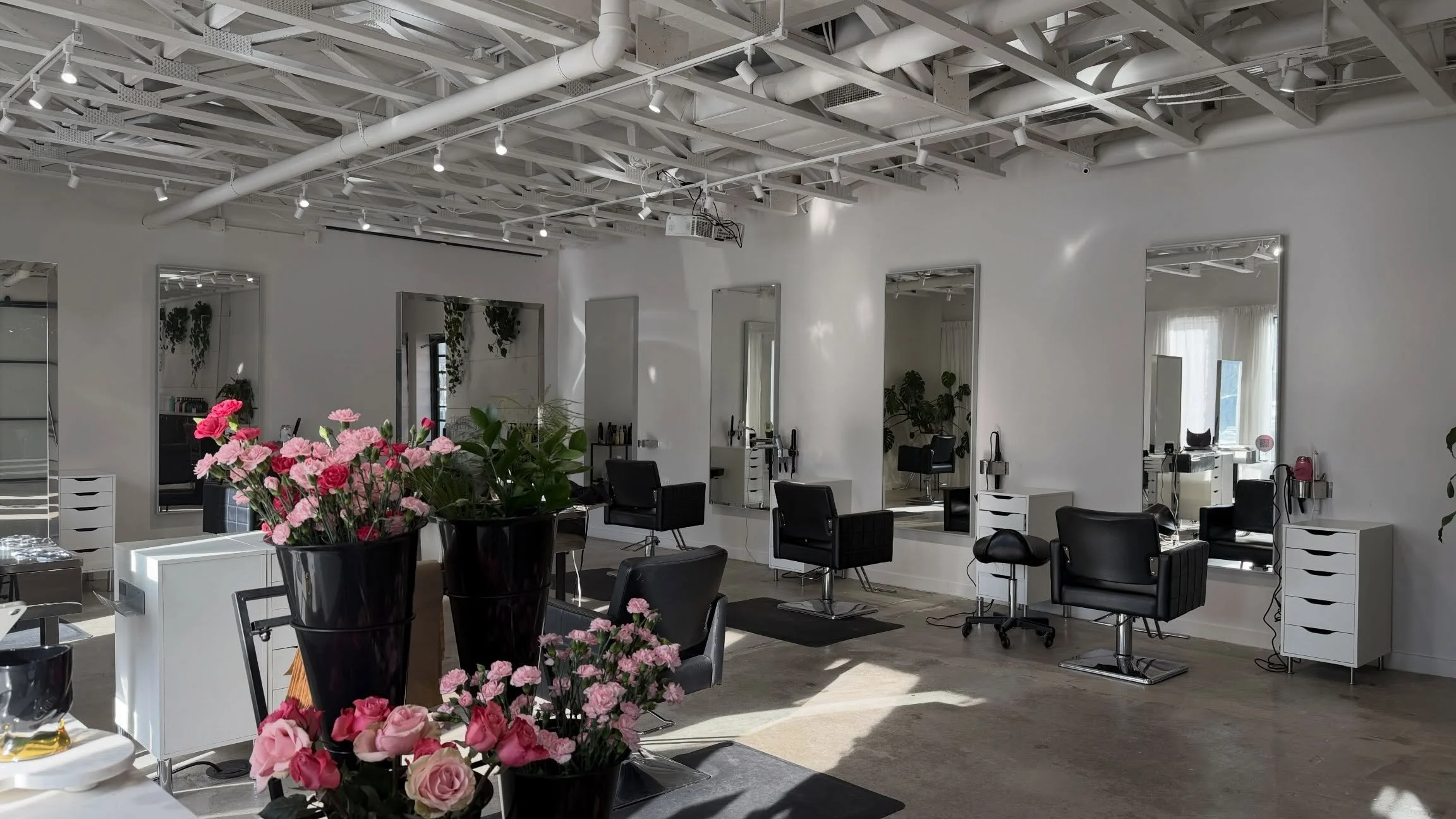 This one feels really special. 💛
Honeycomb has been named a Global Top 100 Salon in the &lsquo;Salon D&eacute;cor&rsquo; category at the One Shot Hair Awards, and while the awards are still to come in August, this recognition alone means the world t