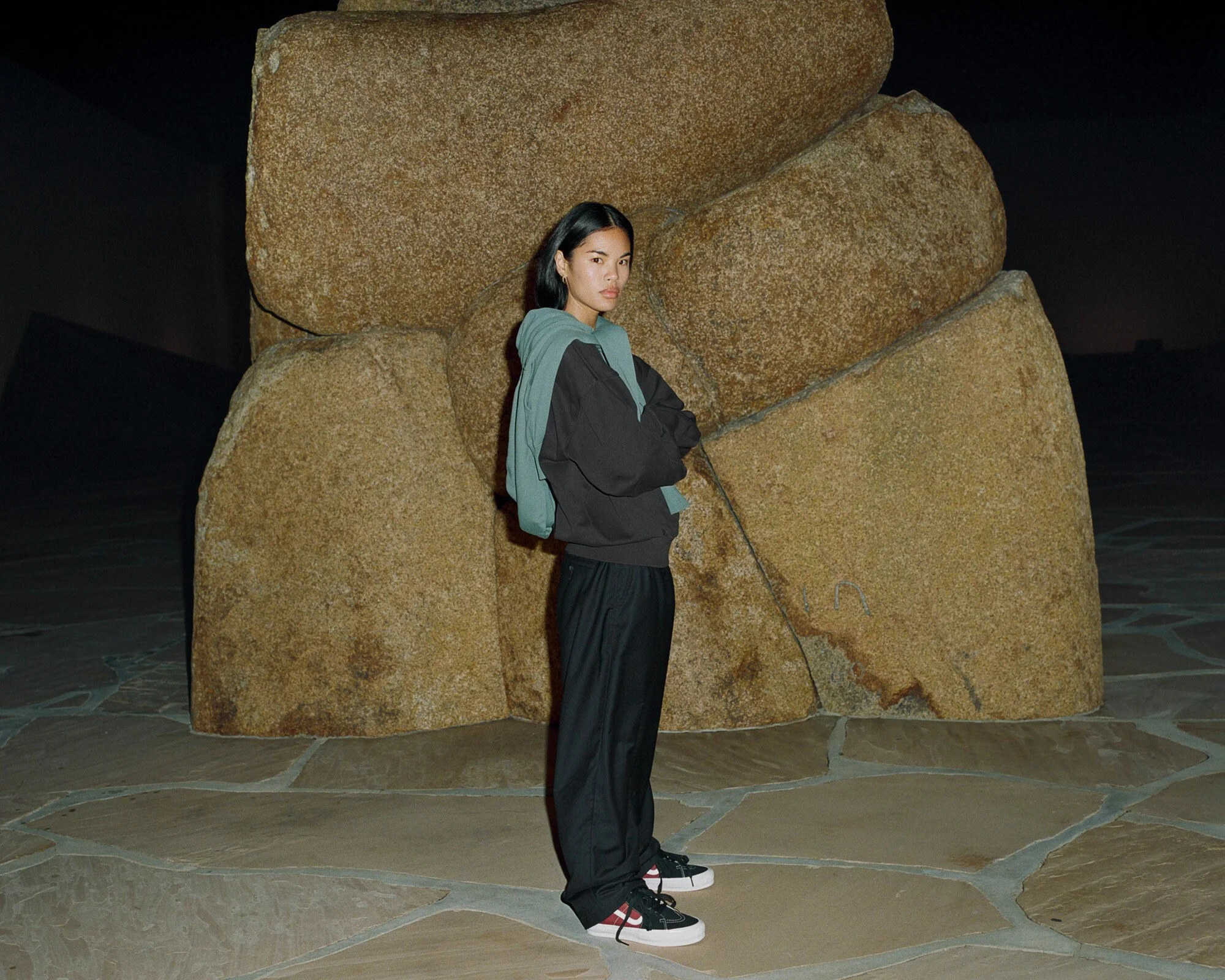 SP24_Premium_VN000CQQCLD_Sk8MidReissue_BlackRusset_45718-10-0011.jpg