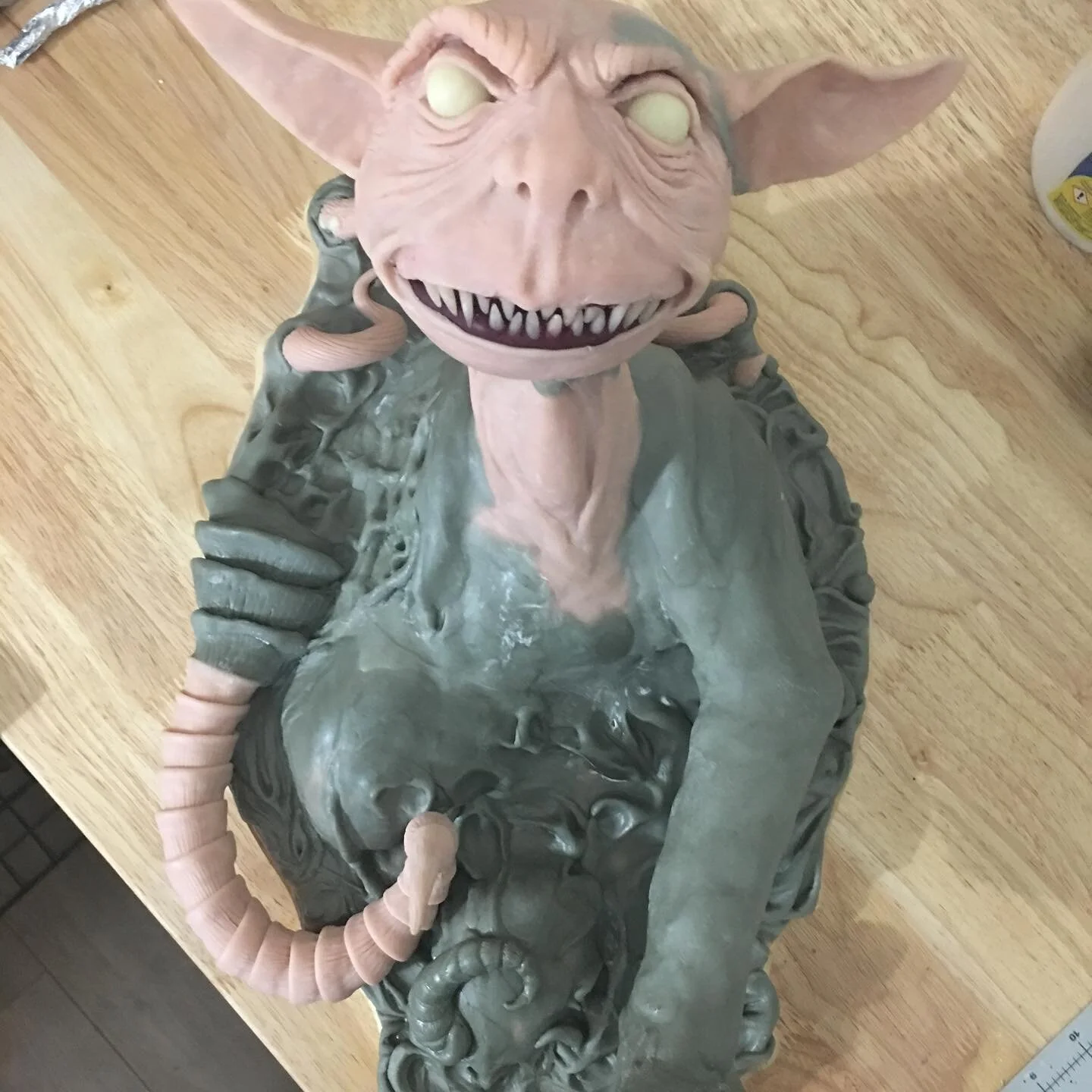 One more session with this guy and I&rsquo;ll be finished sculpting him. 🎉
.
#thedarknesscomic #comicfanart #darkling #fantasycreature #avesepoxysculpt #sculpey #fantasysculpture #fantasyflockstudio