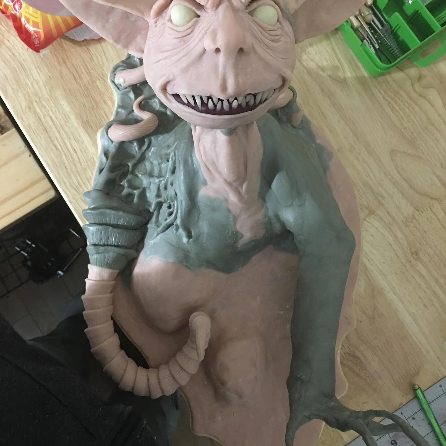 Managed to sculpt s good bit over the weekend. Hopefully after a few more sessions, hell be all sculpted and ready for paint! 
.
.
#thedarknesscomic #darkling #fanart #apoxyclay #polymerclay #avesapoxiesculpt #sculpey #fantasyflockstudio #sculpture