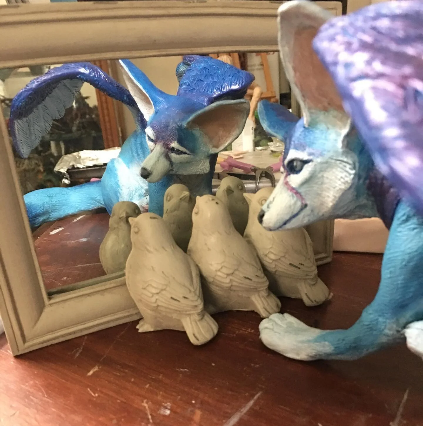Fen the Flying Fennec Fox admiring hisself.. 
was truly surprised how nice this turned out. More fun creatures to come. 🥰
.
.#fantasycreatures #fantasyartwork #fantasysculpture #polymerclay #sculpeyclay #supersculpey #fennecfox #wingedfantasy #fanta