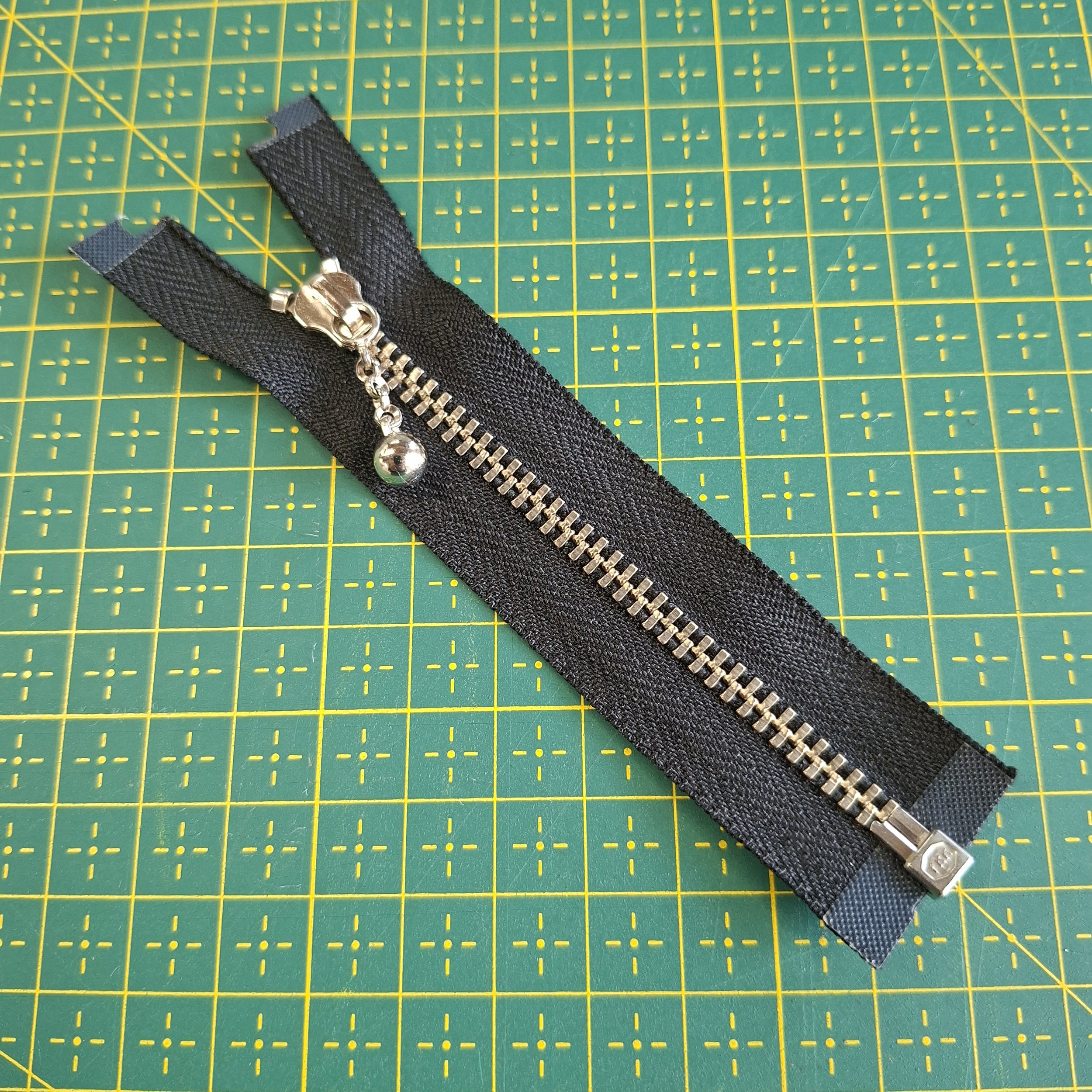 #3 Metal Zipper - Black with Silver - OPEN END - 10.5cm