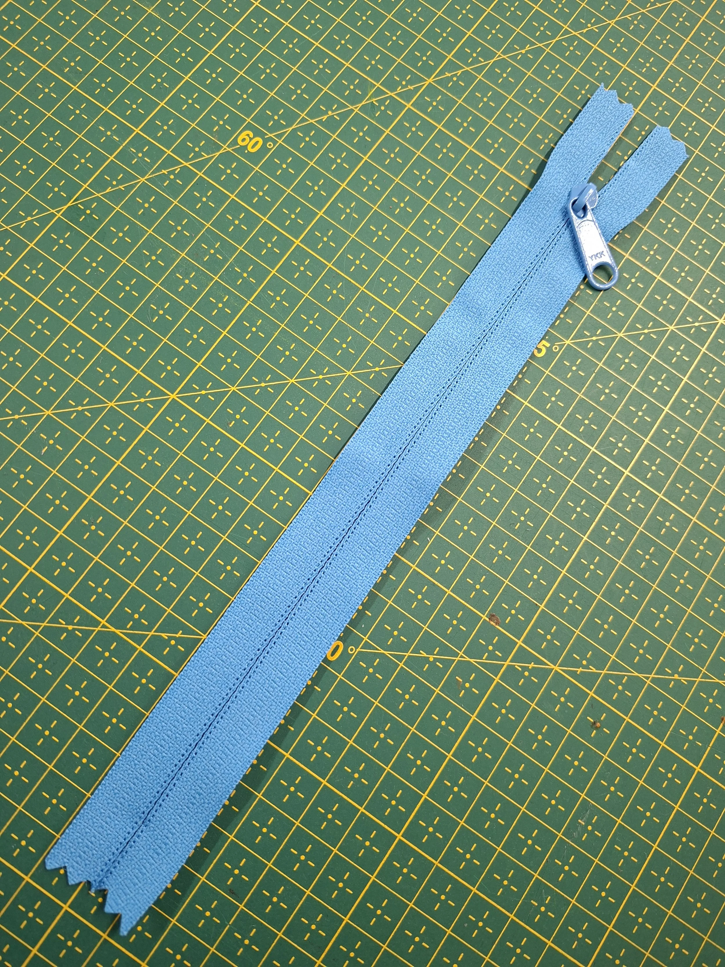 YKK #3 Coil Zipper - Blue - OPEN END (no stppers) 20cm