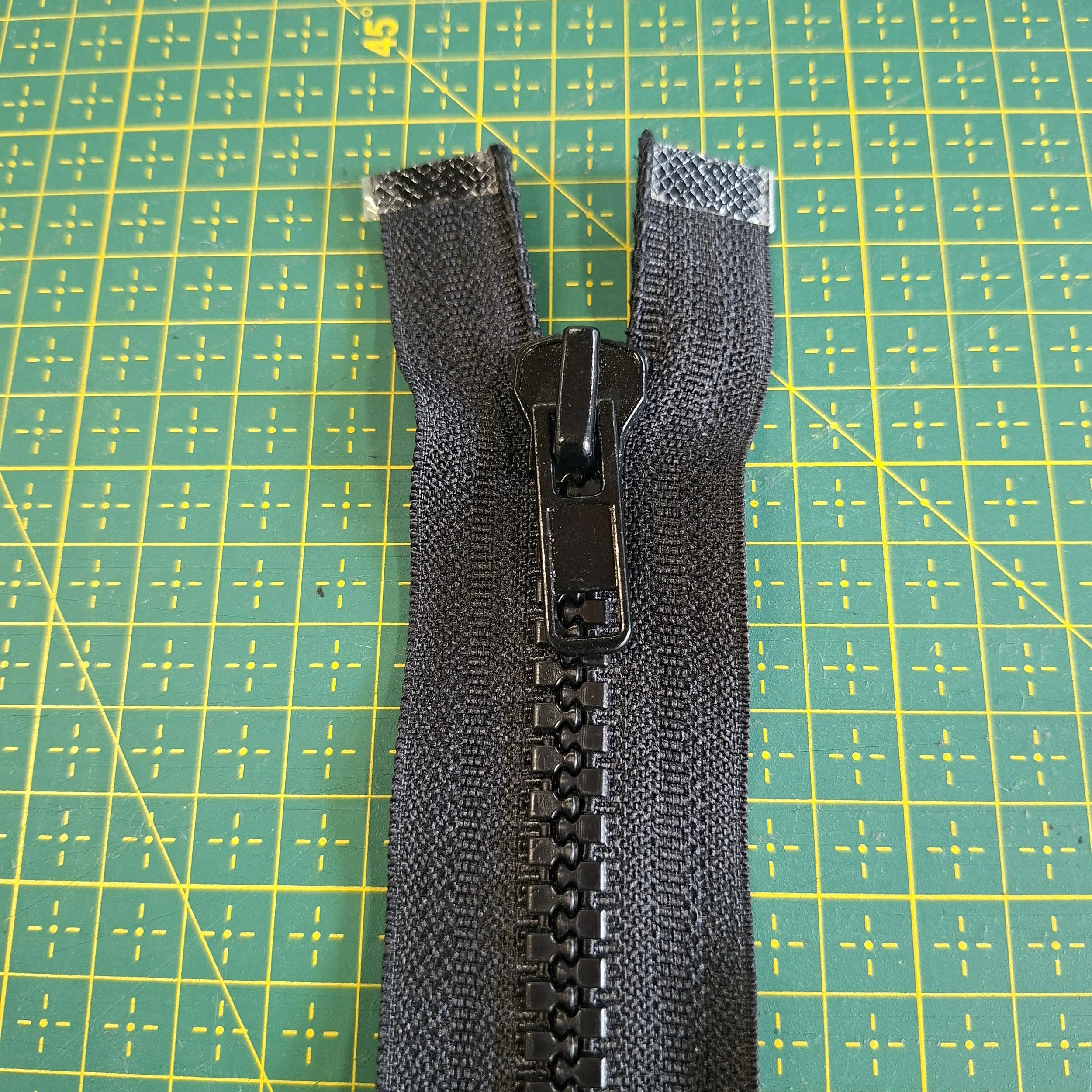 YKK #10 Vislon zipper - Black - OPEN END - 51cm CHUNKY