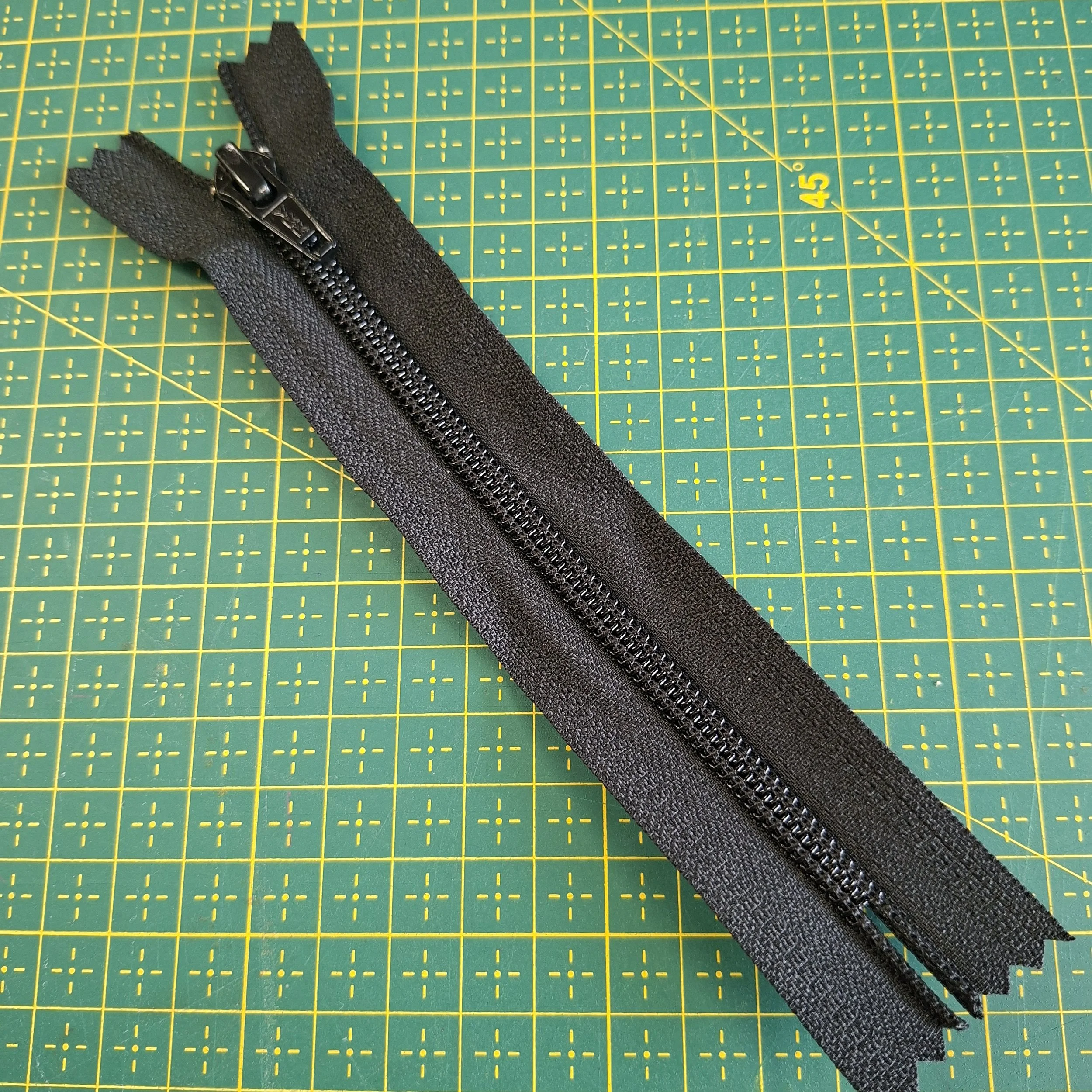 YKK #5 Coil zipper - Black - OPEN END (no stopper) - 15cm