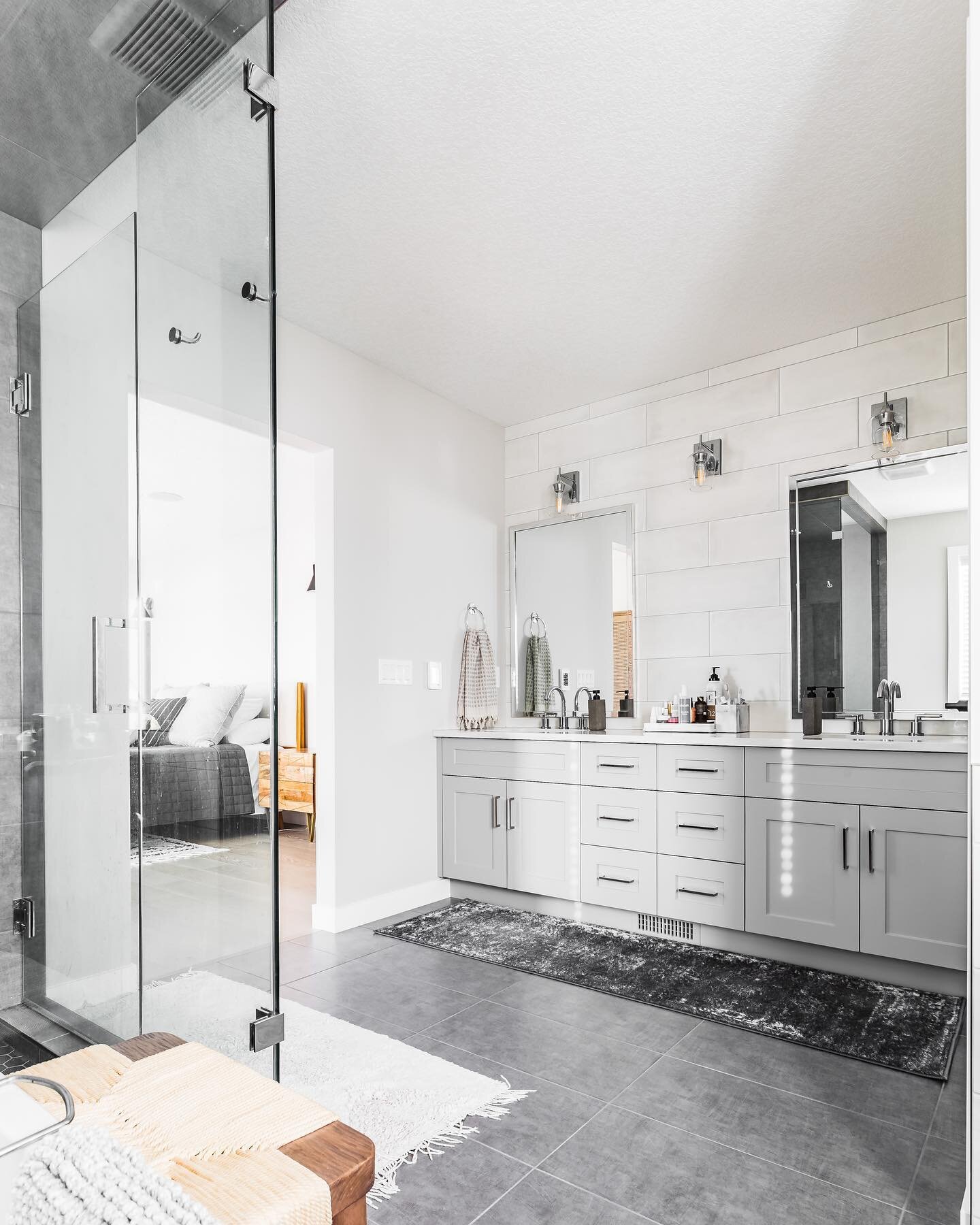 When it comes to a dreamy master bathroom, everyone has a &lsquo;must have&rsquo; list of features they can&rsquo;t live without!

For us, that&rsquo;s a double vanity with plenty of storage options.

What are your &lsquo;must have&rsquo; features?

