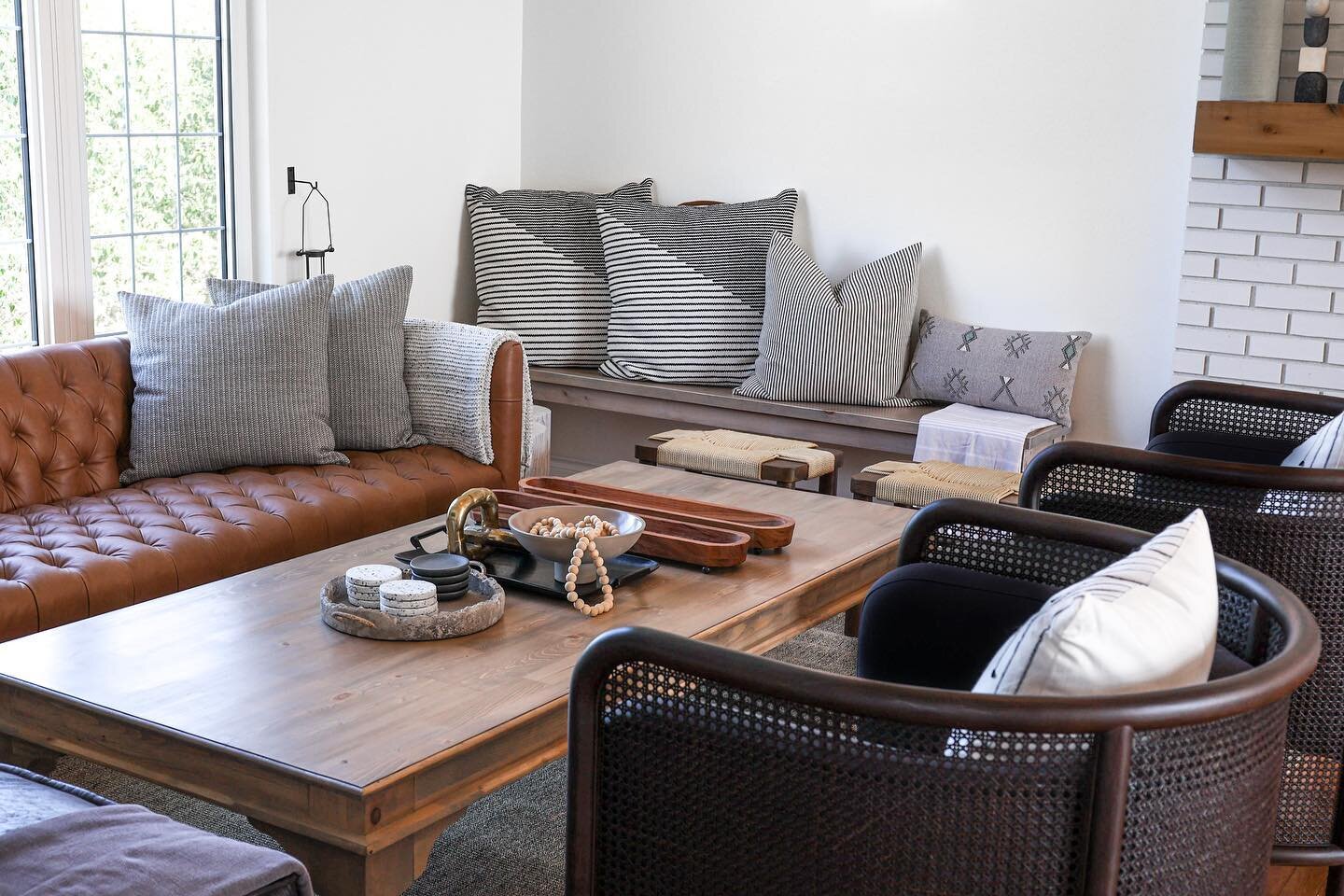 Living Room Inspo ✨

Leather Couch - @cfinteriordesign 
Chairs - @crateandbarrelcanada 
Coffee Table - @primrose_lifestyle 
Pillows - @anhonestroom 
Coffee Table Decor - @homesensecanada 
 
Featuring &bull; @thebarnattimberlane 

&bull;

#livingroomd