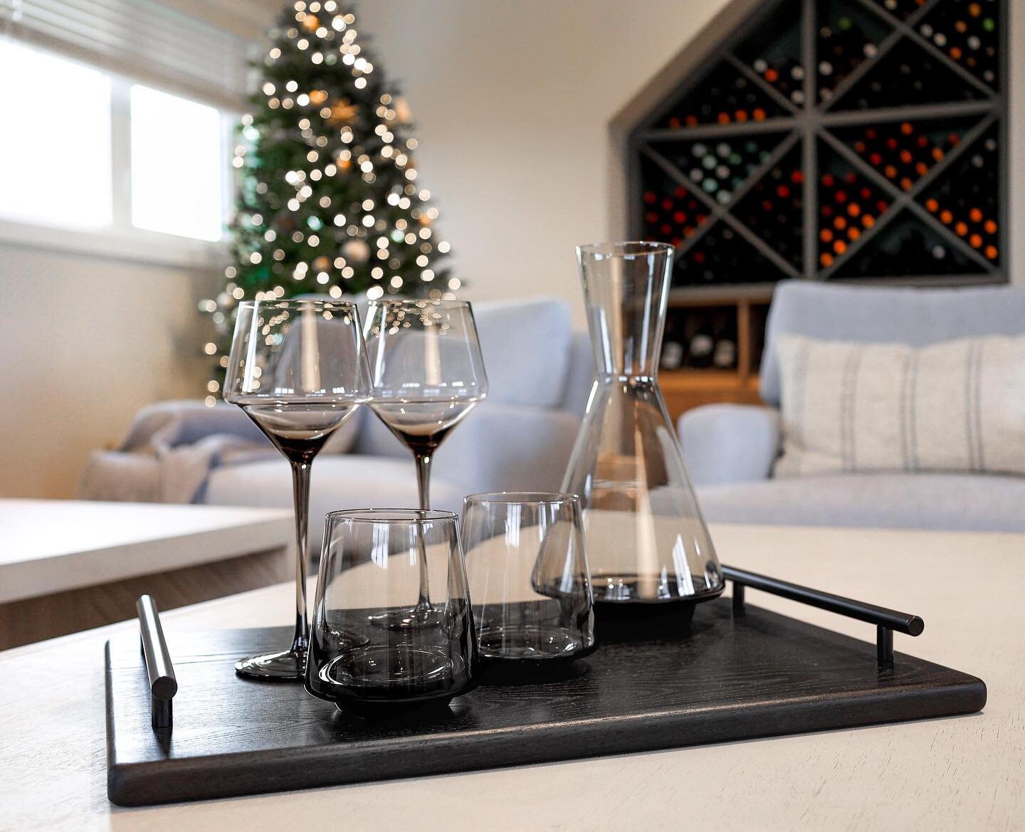 Looking for the perfect gift for her?

Our Smoked Glassware &amp; Decanter Collection is sure to be a hit! 🍷

Which bottle(s) of wine would you pair this with for the holiday season? 

&bull;

#holidaygiftideas #holidaygift #homegifts #homegiftideas