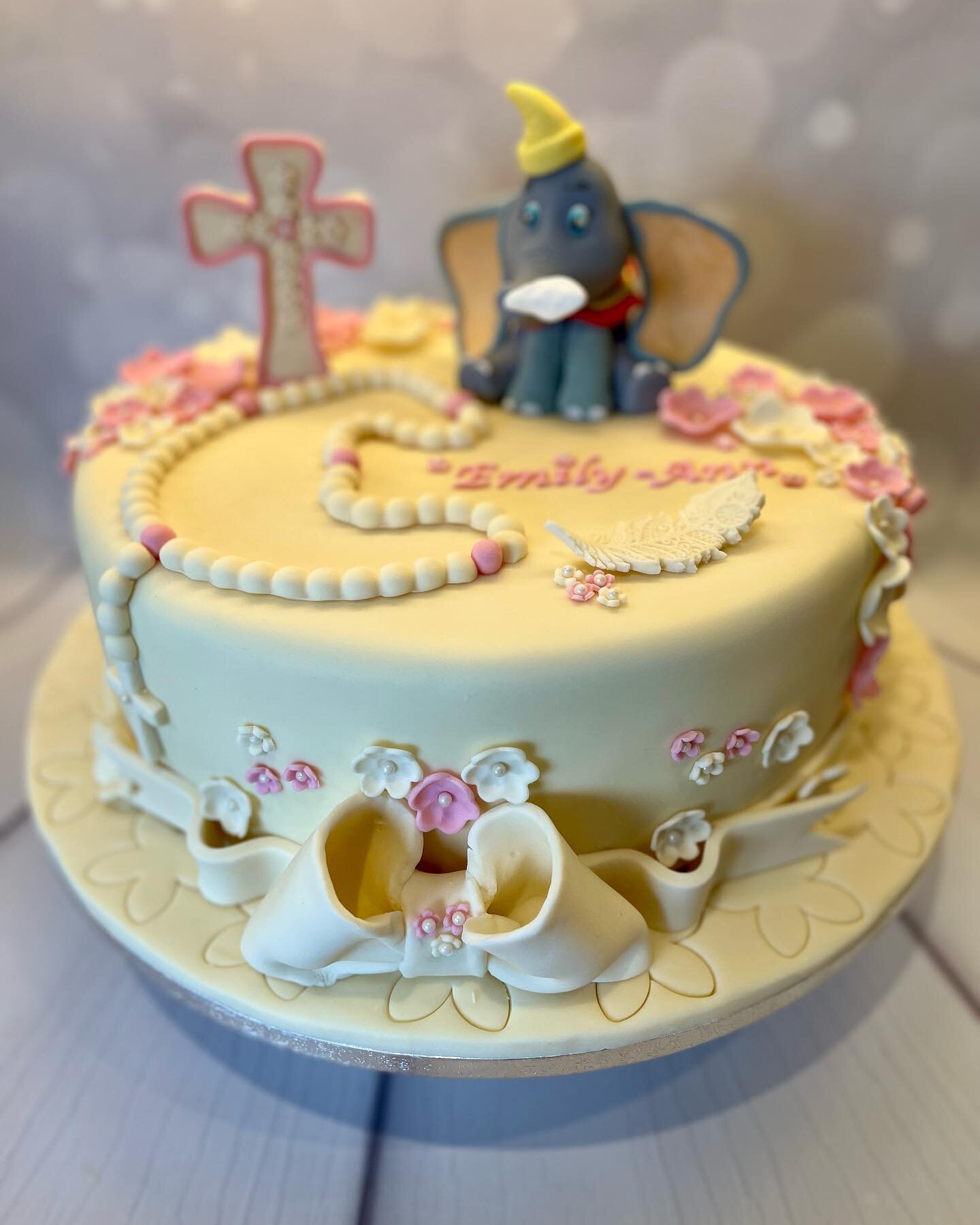 This weeks cake post was for Emily-Ann&rsquo;s baptism.  The different components had special meaning to the family.  The cake was a 12&rdquo; chocolate cake.  Hope you had a lovely day.  Xx