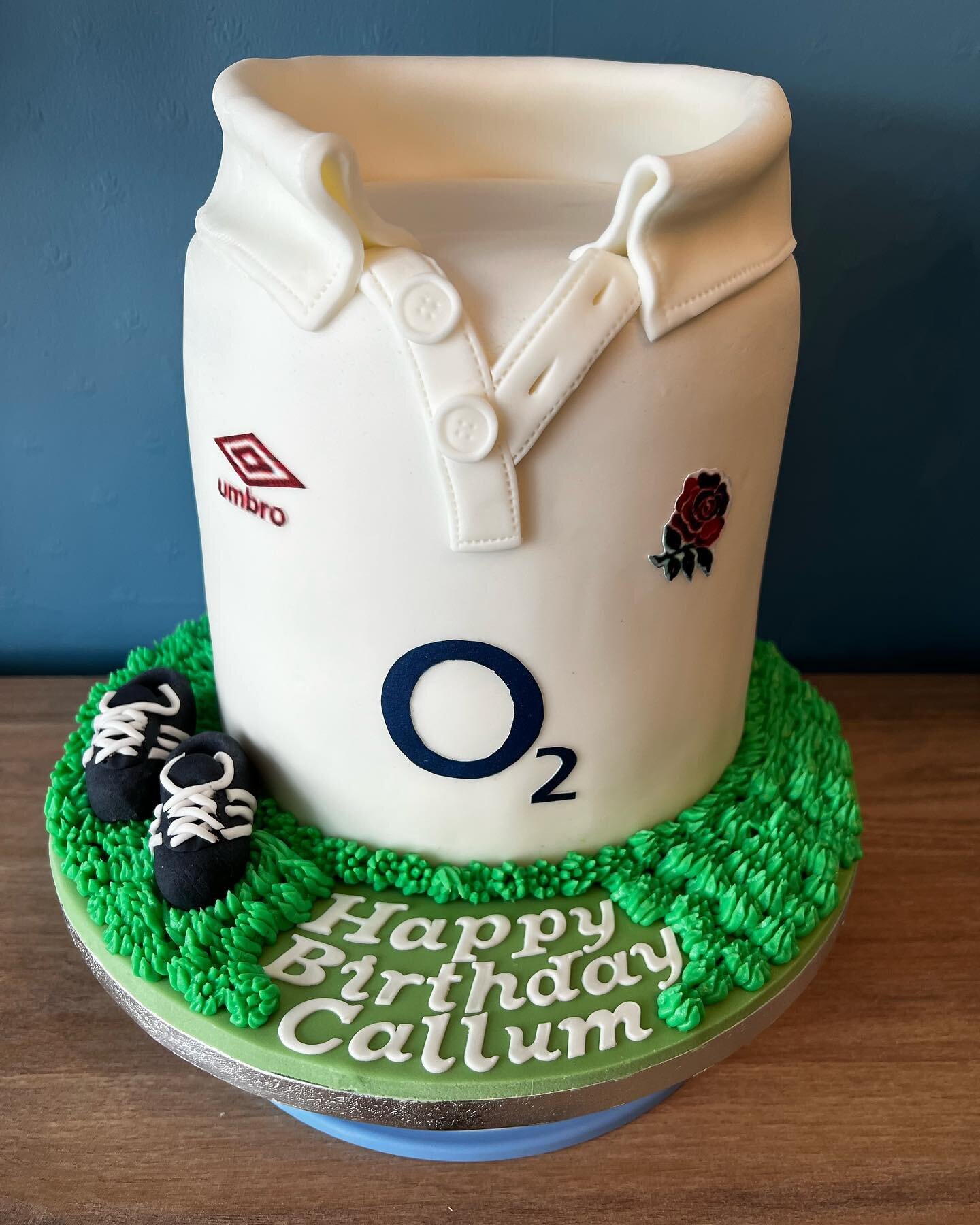 Calum had this rugby shirt chocolate cake with Biscoff filling.  Hope you had a great birthday Calum. Xx