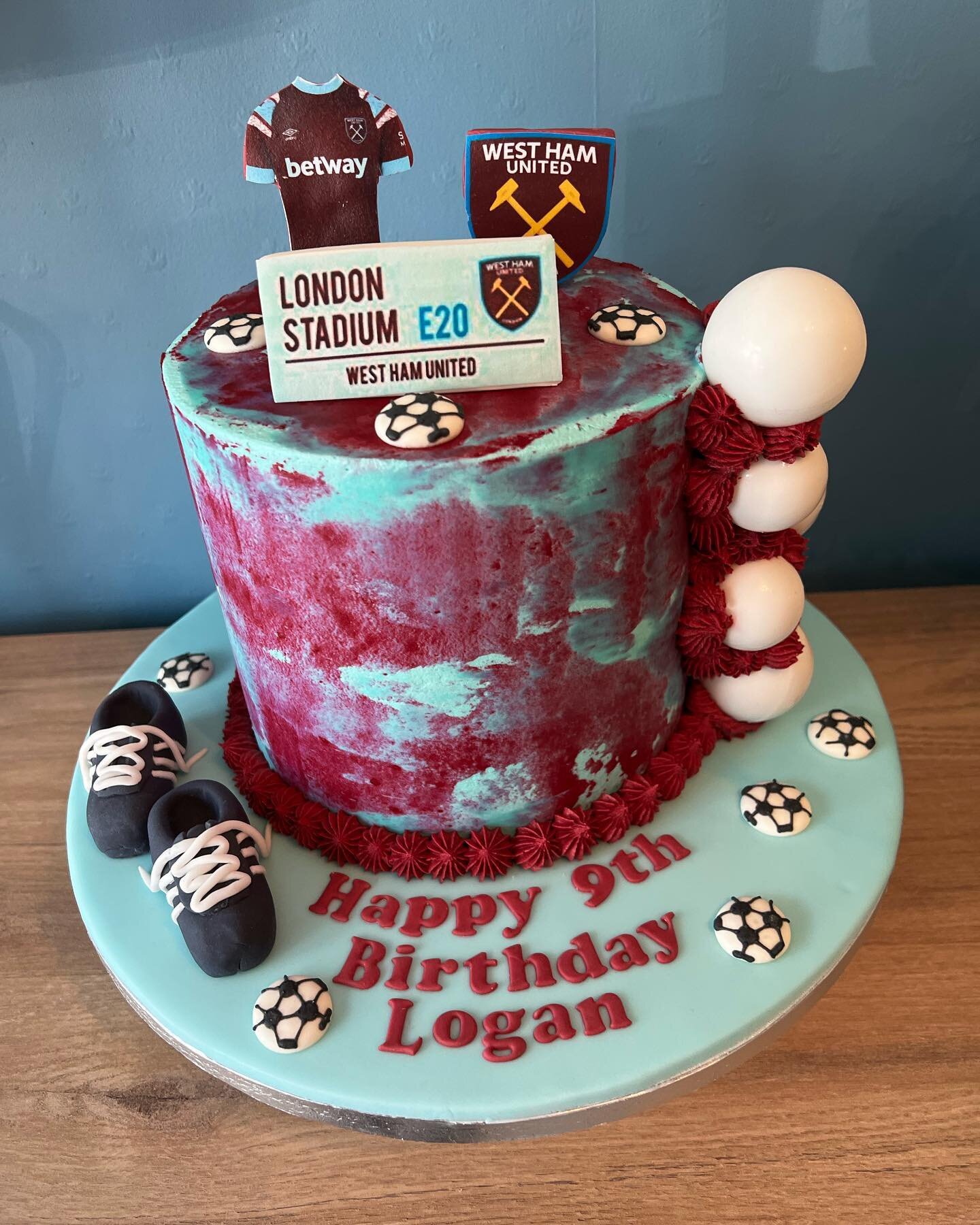 Logan had a West Ham themed cake and cup cakes for his 9th birthday.  Hope you had a great day. X