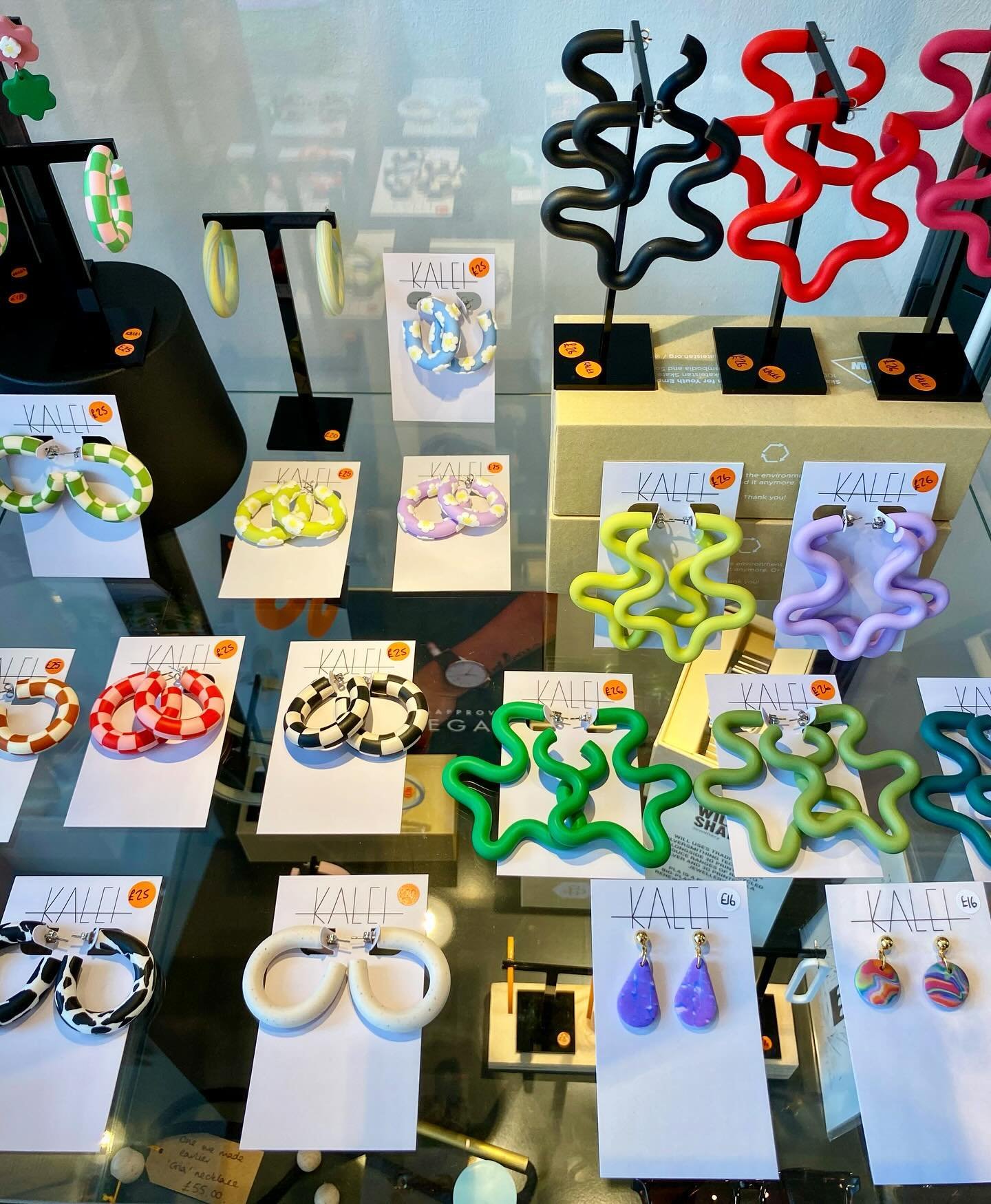 Another local maker appreciation post, lots of lovely @kalei____  earrings just arrived! So colourful, love them 😍