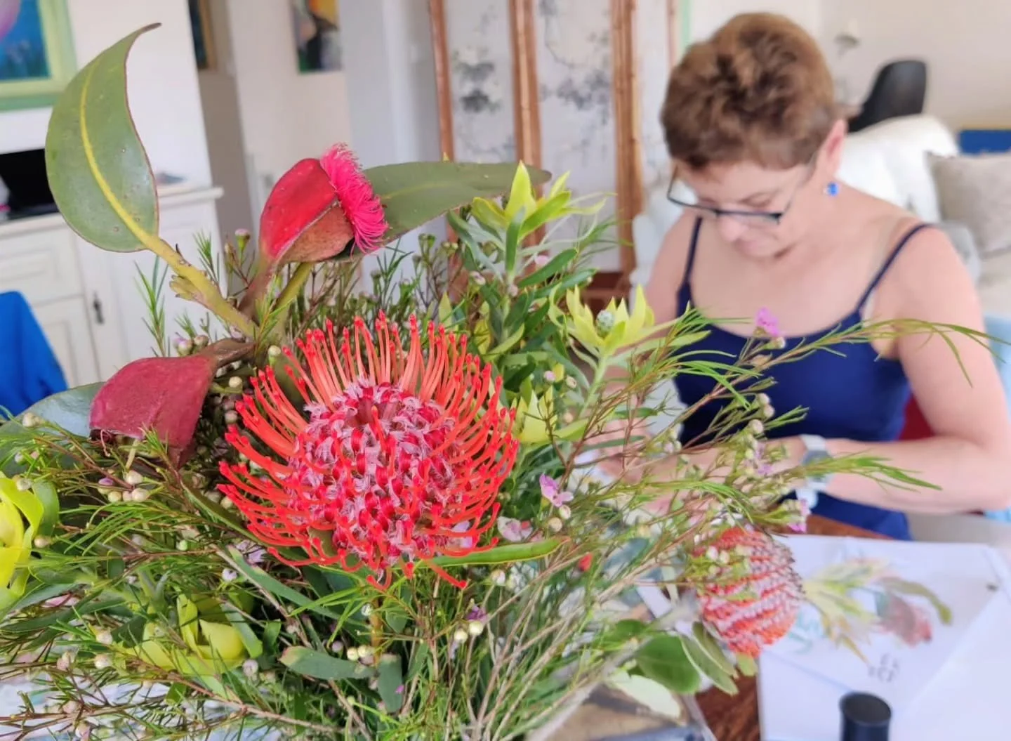 Sketching in the heat in Oz while visiting relatives. Such wonderful flowers: looked them up - pincushion protea! Just love the spikes!

#pincushion #pincushionprotea  #sketching #artonthego #stellabawdenhollisart #dorsetvisualarts