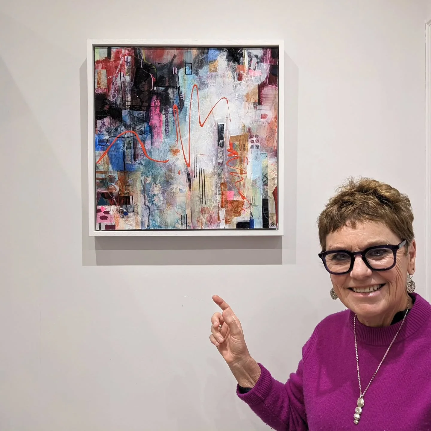 Found my painting in a home in Newcastle!
Festive Greetings!

#paintingonwall #homedesıgn #interiordesign #modernart #stellabawdenhollisart