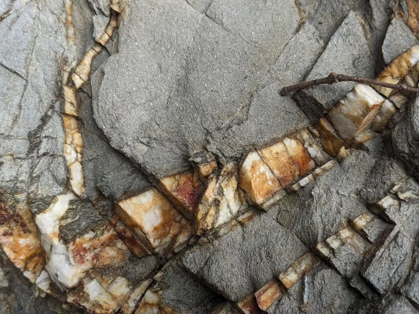 Loved this rocky appearance by the sea. Nature knows how to create masterpiece

#artbythesea #rockart #artcomposition #rockformations #abstracting