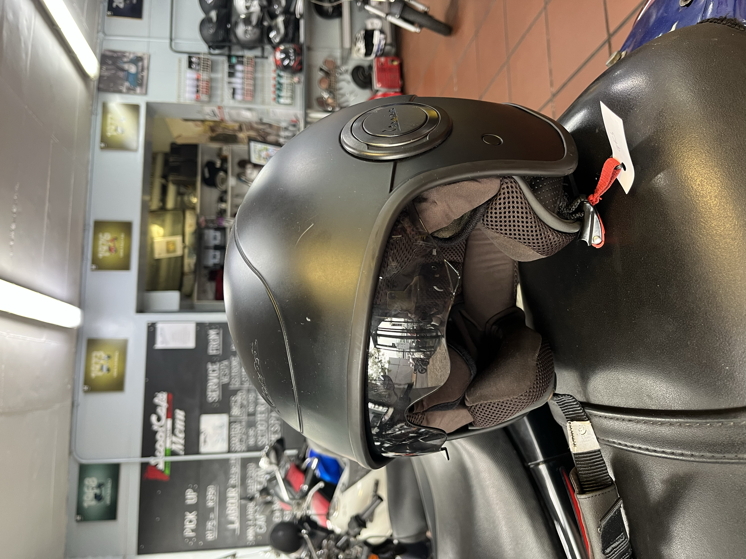 Vespa Helmet (Secondhand) for R900
Open Face
Colour: Black