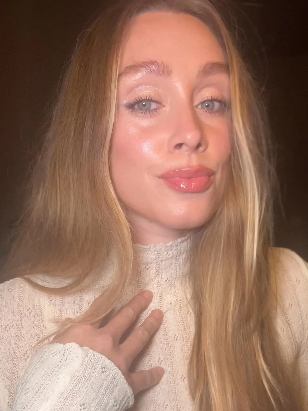 F R O S T Y . ݁₊ ⊹ . ݁˖ . ݁ ᨒ↟ 𖠰

A step by step tutorial on how I created this makeup look. Just in time for festive season 🪩 🍾

Let me know if you like this form of content 🖋️👇🏻

Some products were gifted*

@yslbeauty @armanibeauty @lancomeof