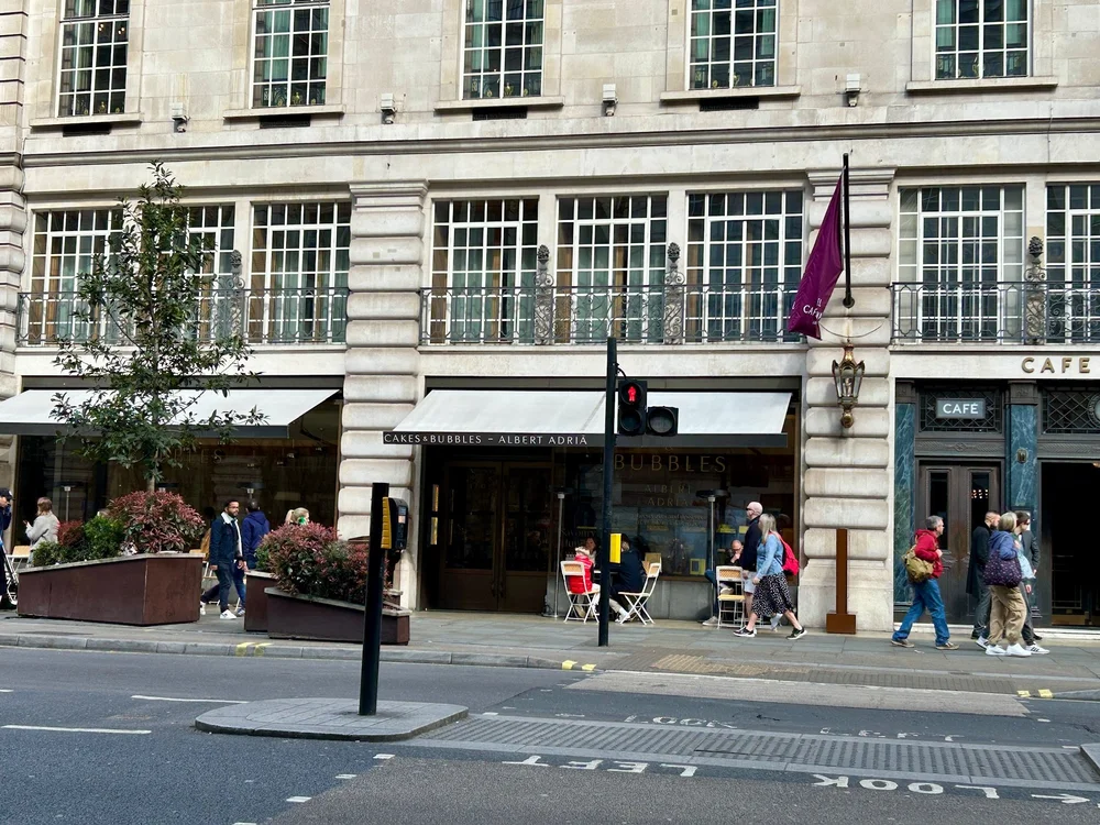 Cakes &amp; Bubbles London Exterior