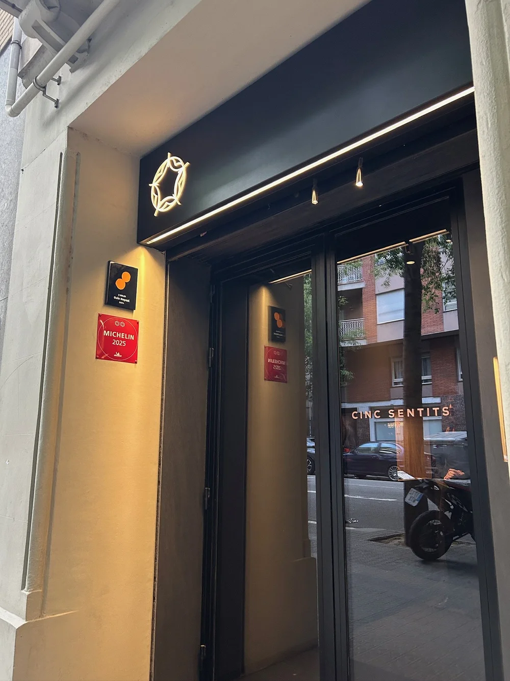 Cinc Sentits Barcelona Entrance
