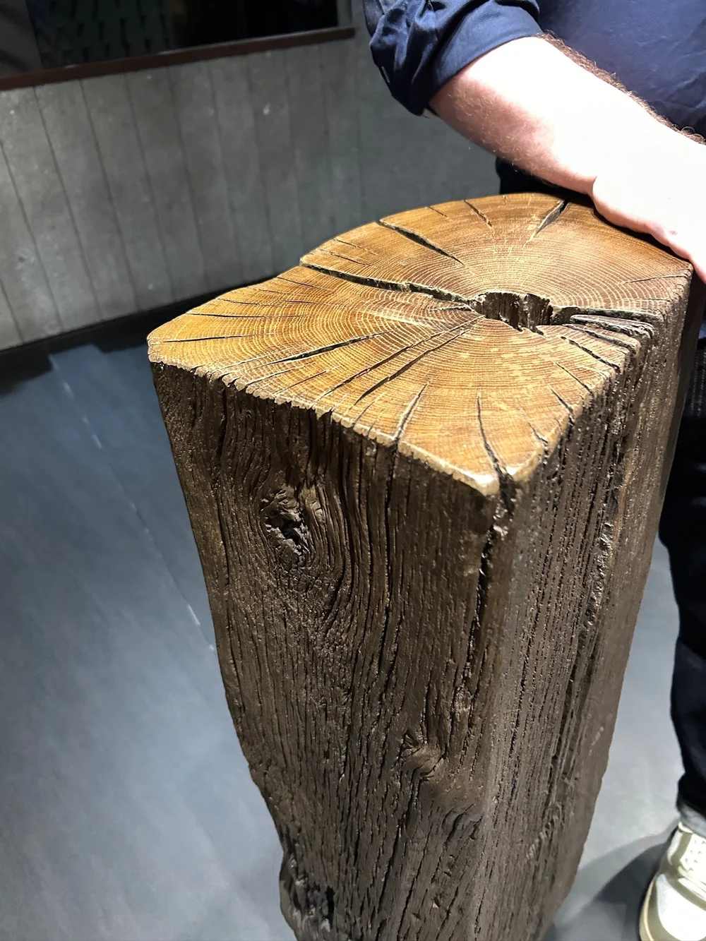 Cinc Sentits Barcelona Wooden table