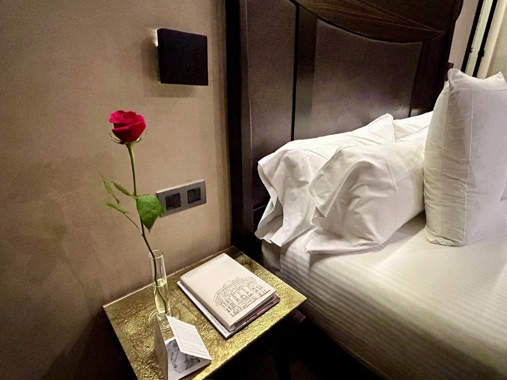 Hotel Bagues Rose Bed