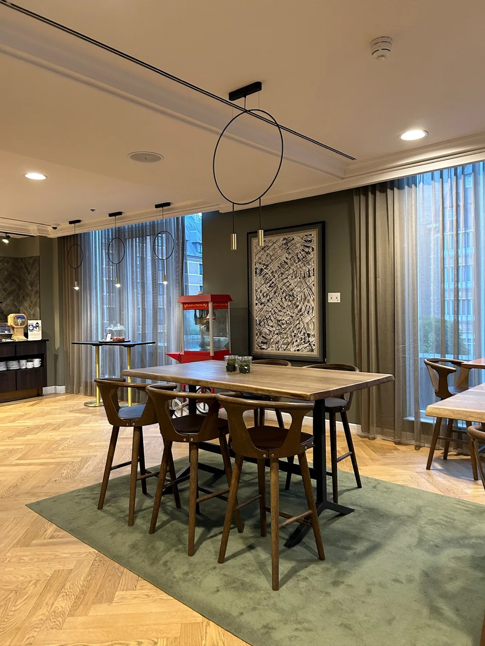 Executive Lounge Table Hilton Brussels Grand Place