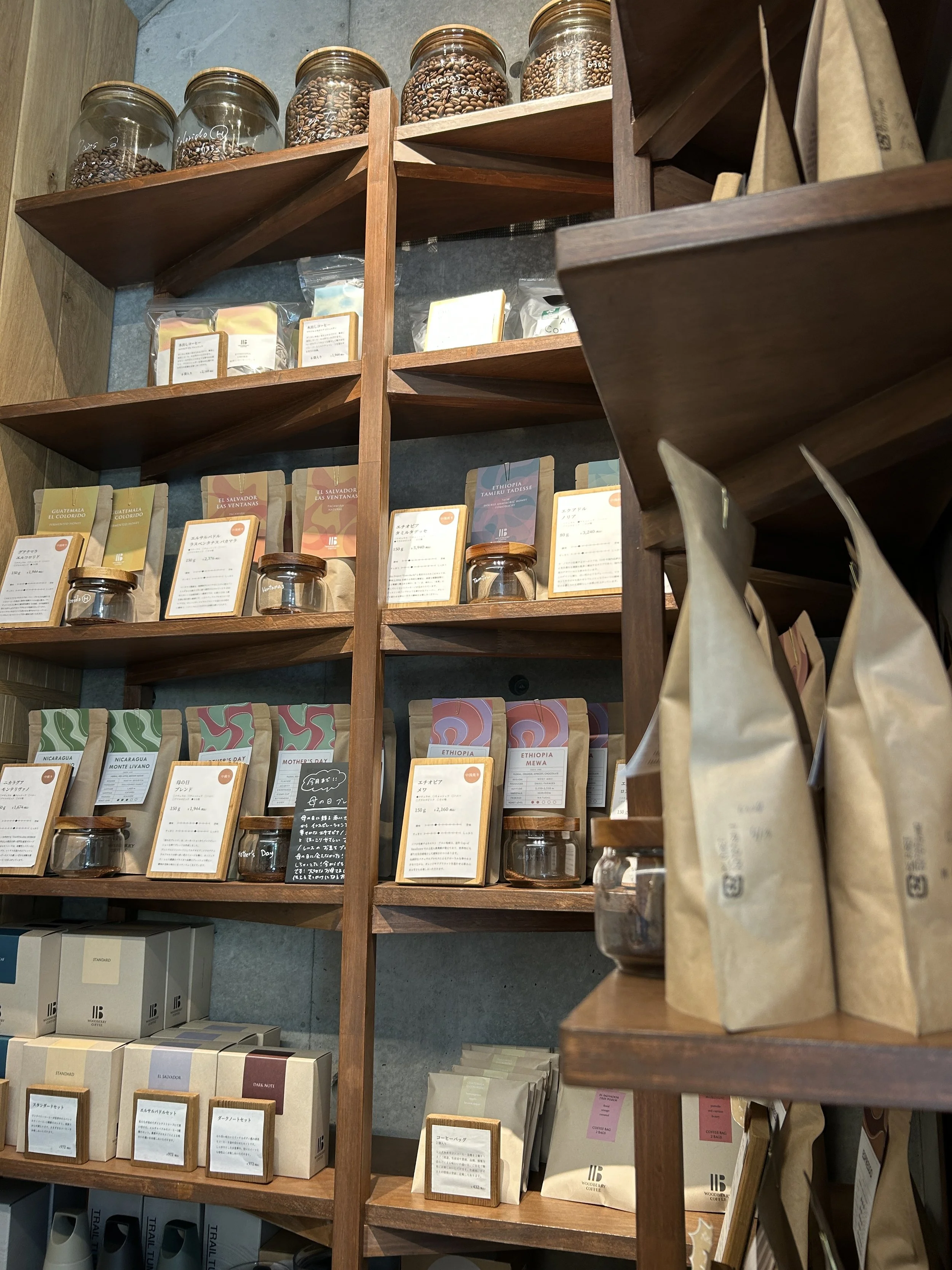 Woodberry Coffee Gakugei-daigaku Shelves