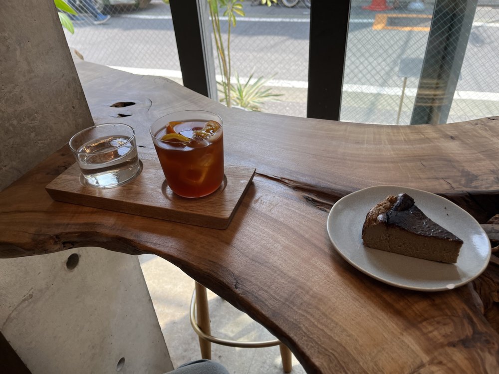 Food drinks table Woodberry Coffee Gakugei-Daigaku