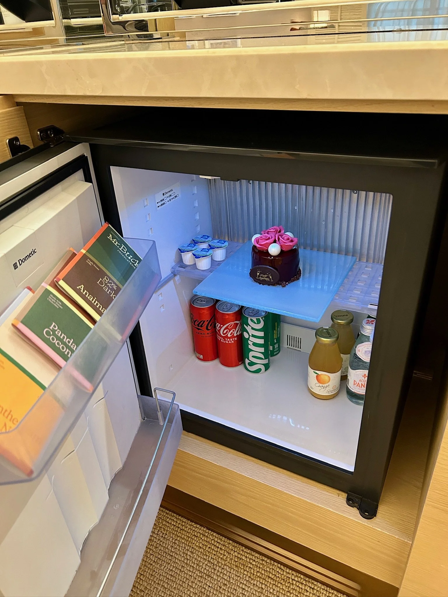 Mini Bar Conrad Singapore Orchard