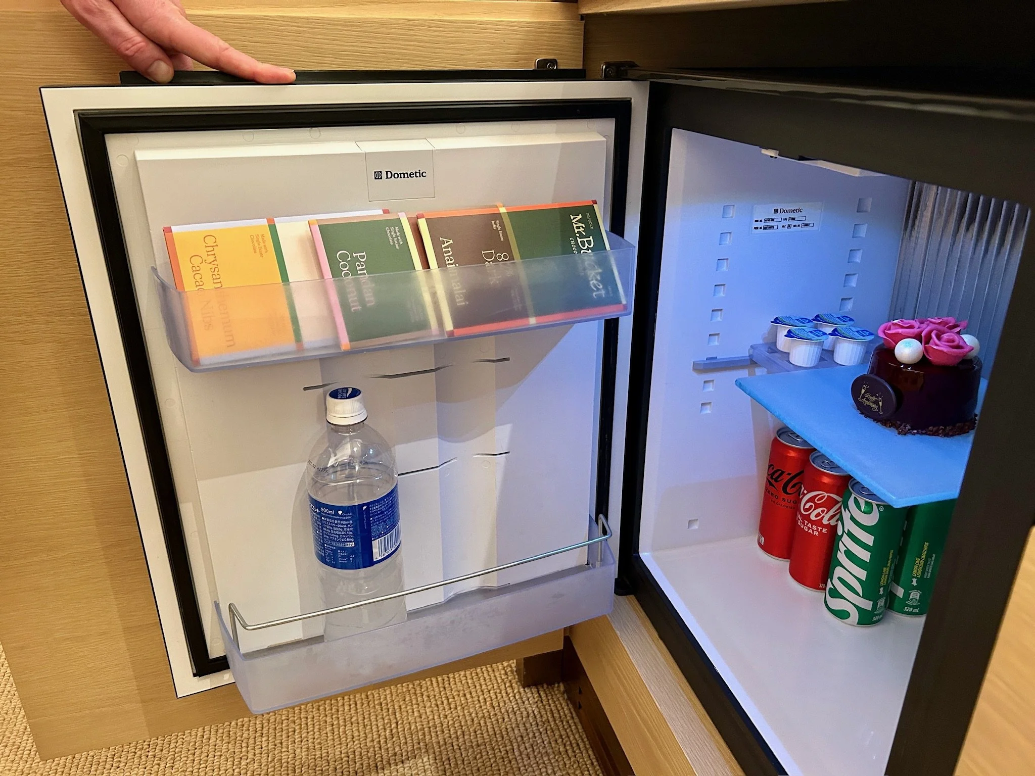 Minibar Conrad Singapore Orchard 